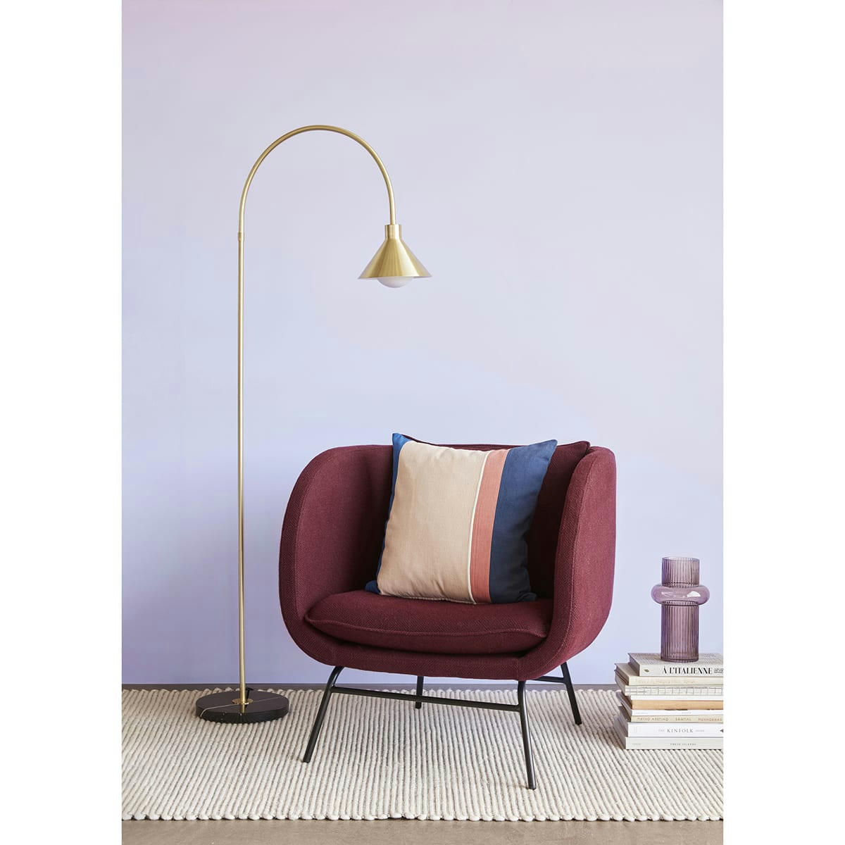 AROUND - Fauteuil avec pieds en métal en bordeaux et noir