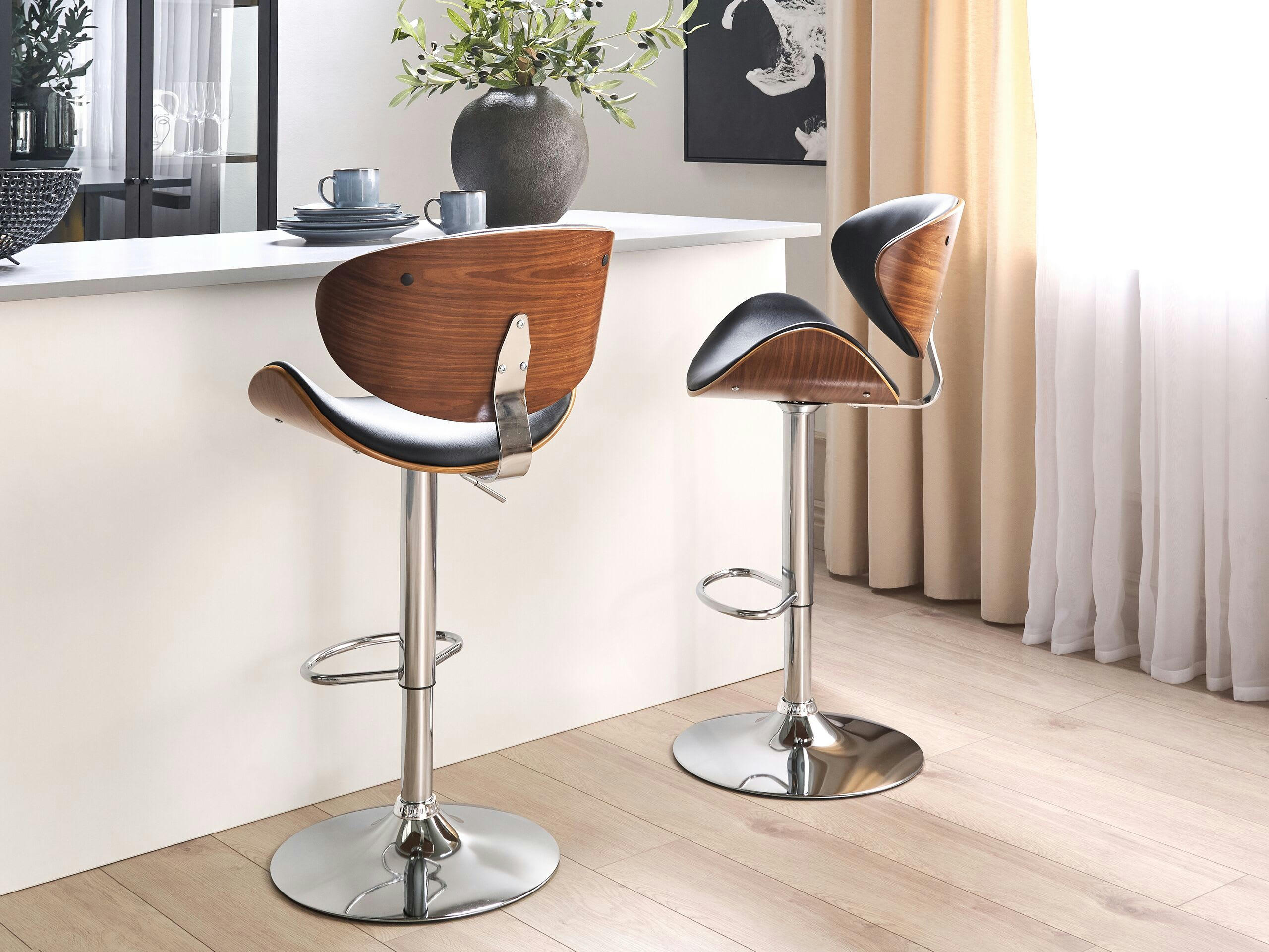 ROTTERDAM - Chaise de bar en bois foncé et cuir PU noir