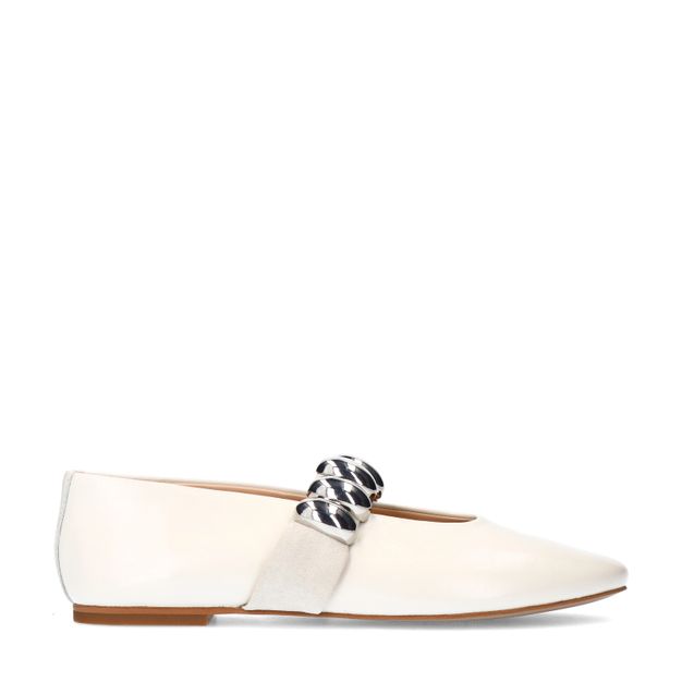 Off white leren ballerina's met zilverkleurige studs