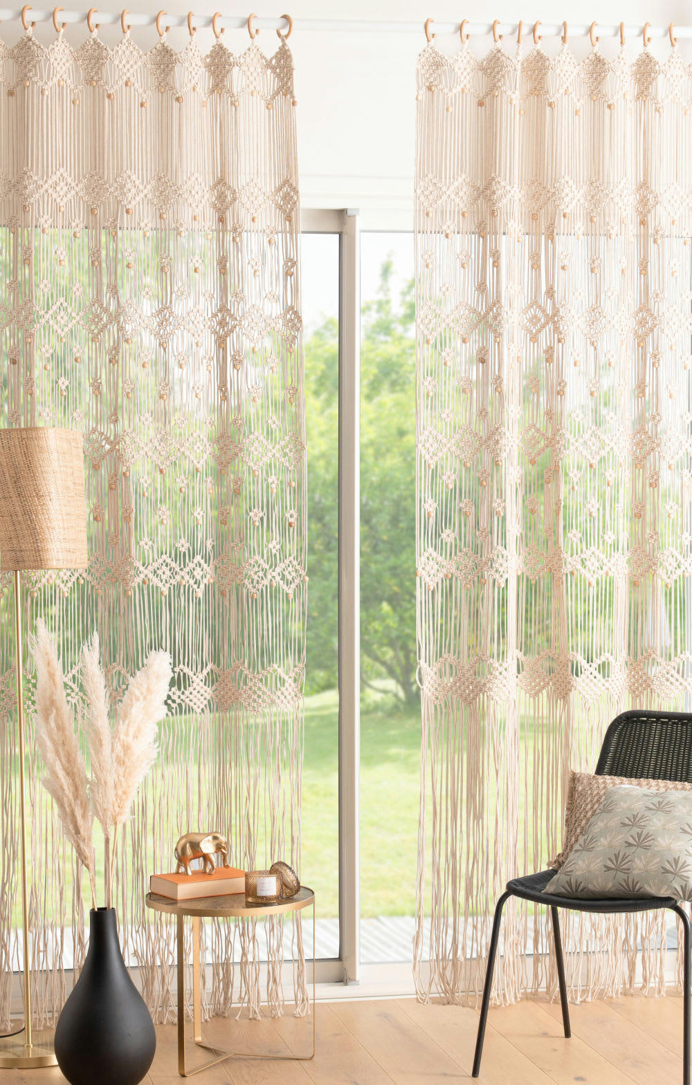 DOUNIA - Rideau à œillets en coton macramé et perles en bois de pin écru à l'unité 105x250