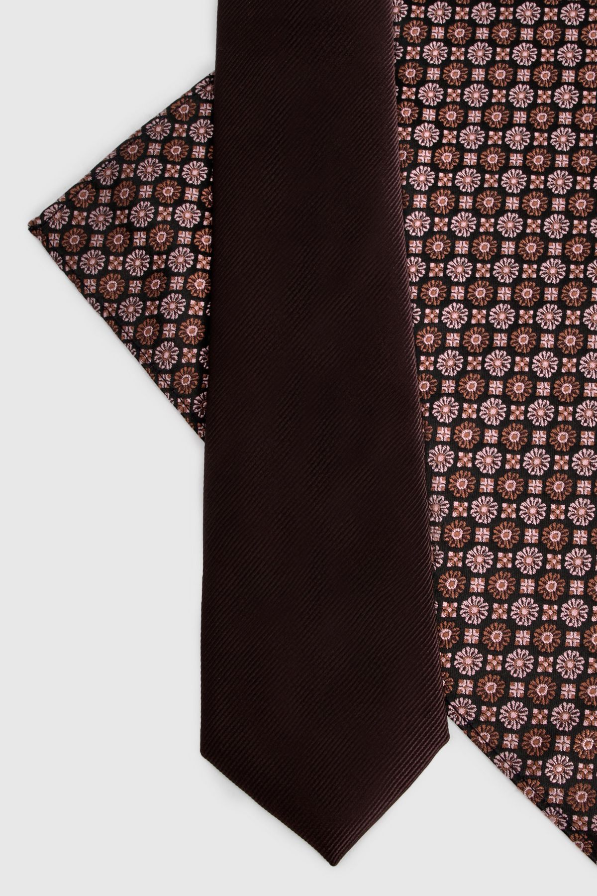 Burton Chocolate Tie and Foulard Pocket Square
