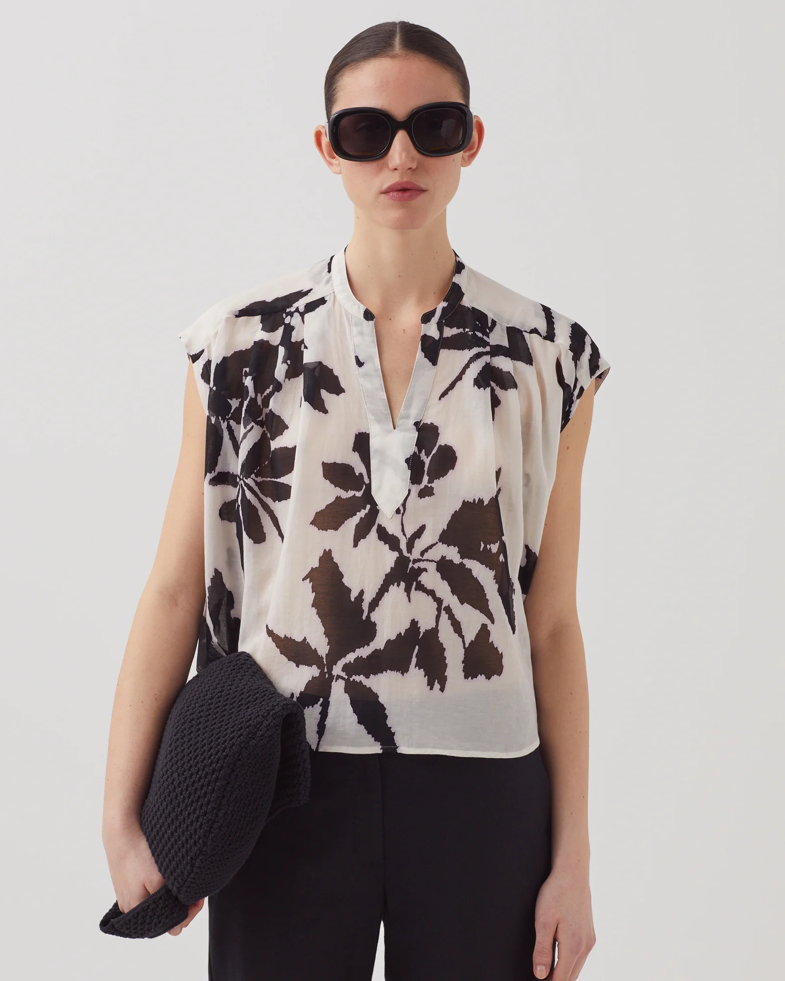 Blouse fluide sans manches en voile de coton