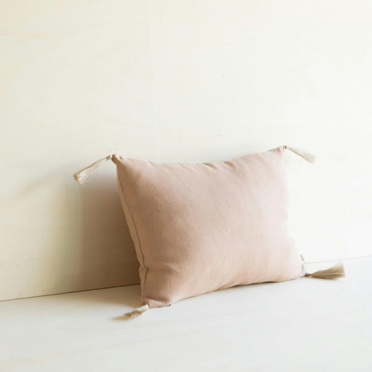 LES ESSENTIELS - Housse de coussin en lin lavé rose 25x35