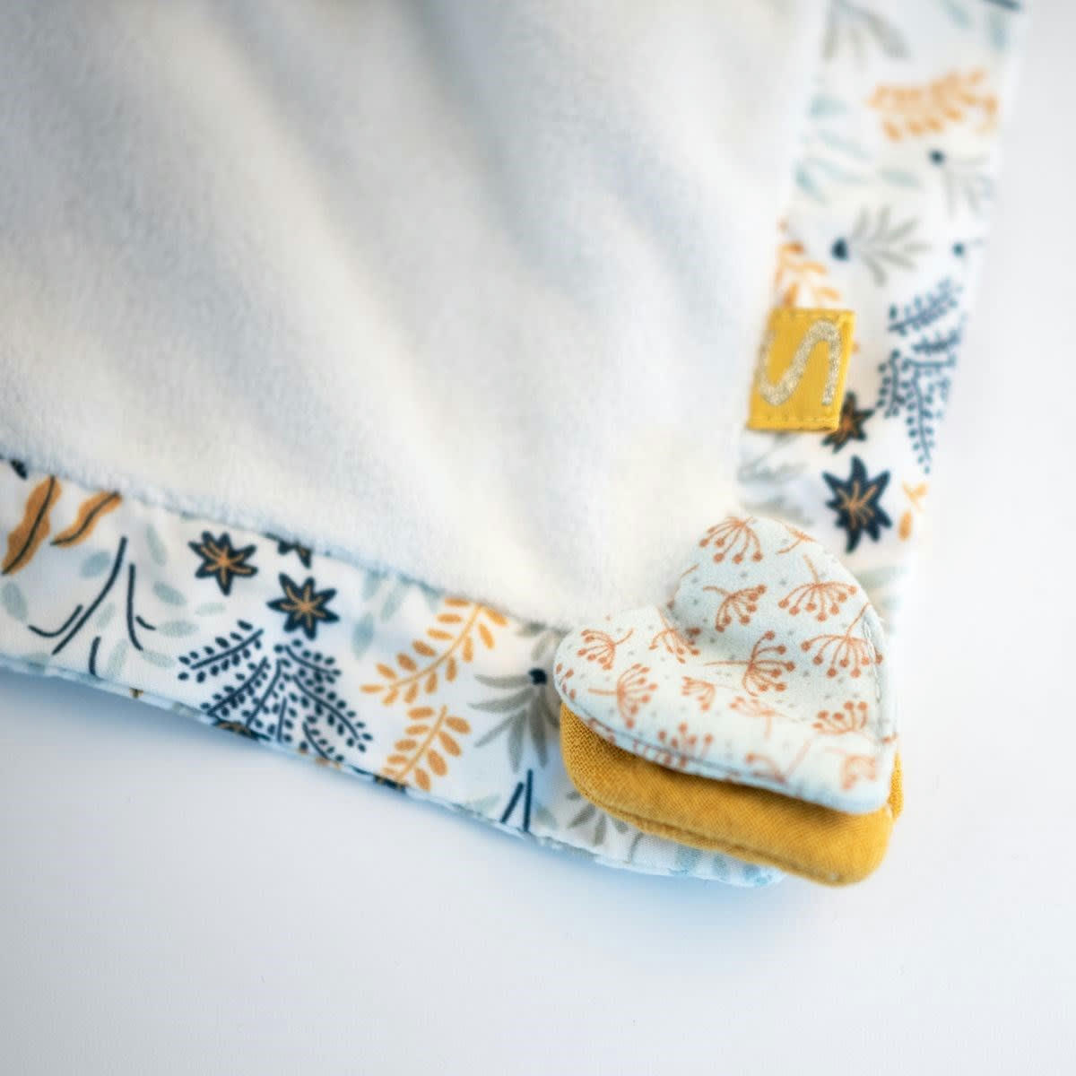 PROMENONS NOUS - Doudou mouchoir en velours blanc