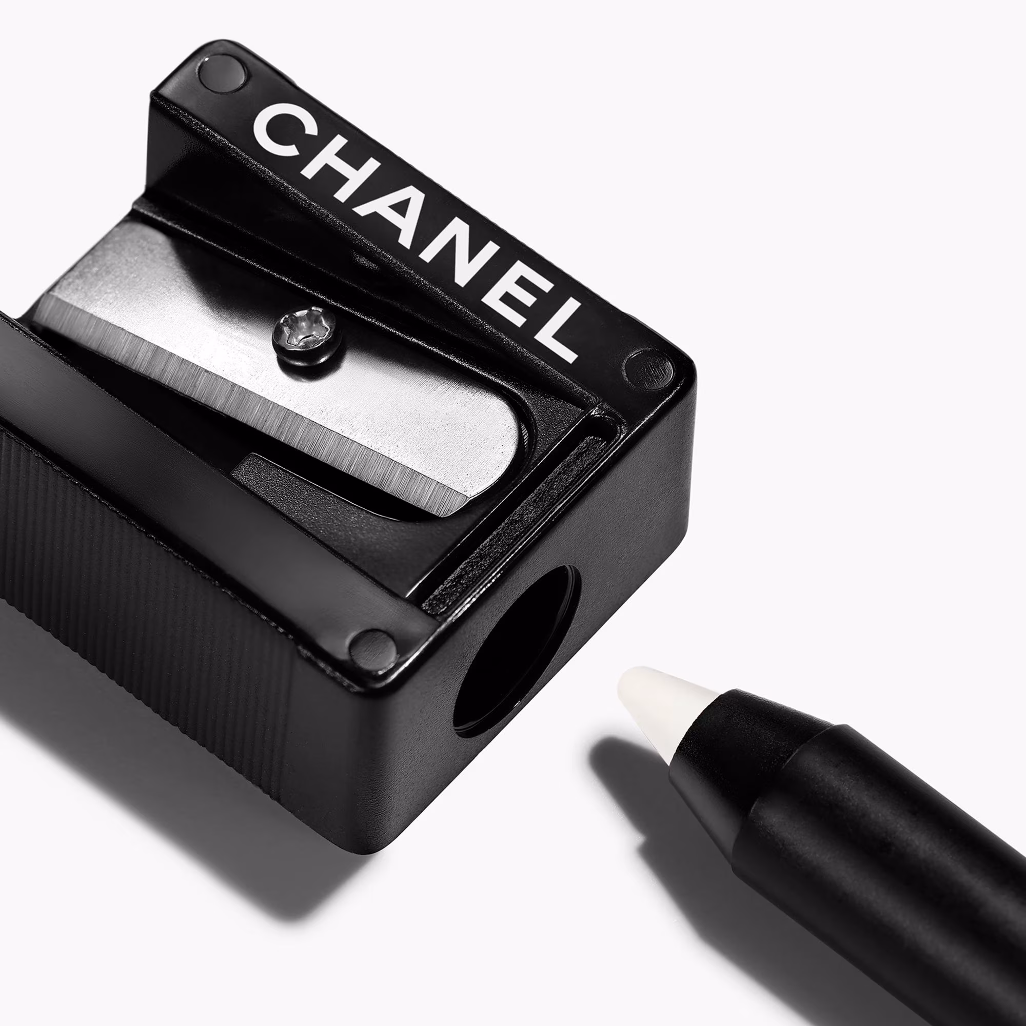 LE CRAYON LÈVRESCrayon à lèvres