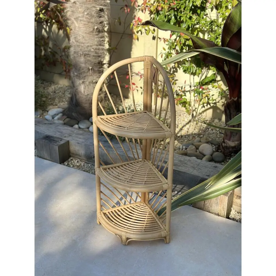 Hoekrek met 3 niveaus van natuurlijk rotan