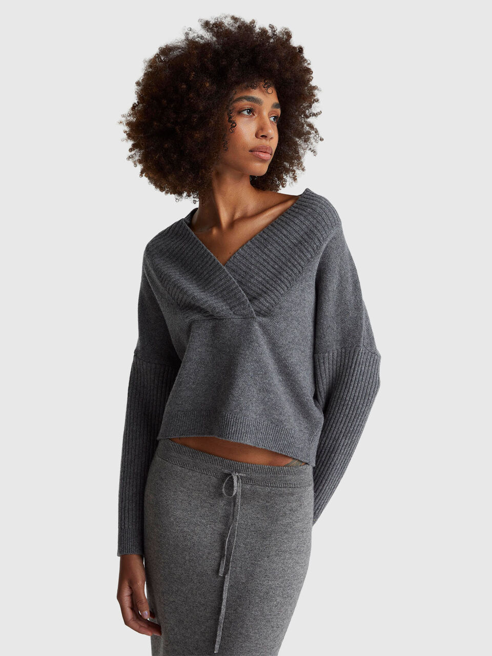 Boxy fit sweater with V-neck