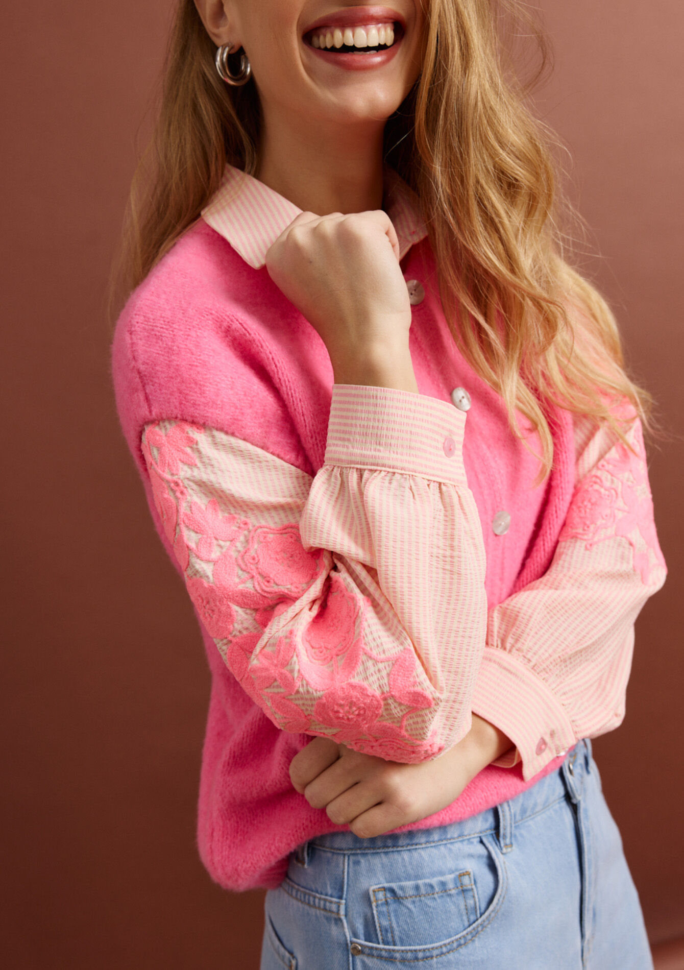 Losvallende blouse met borduursels