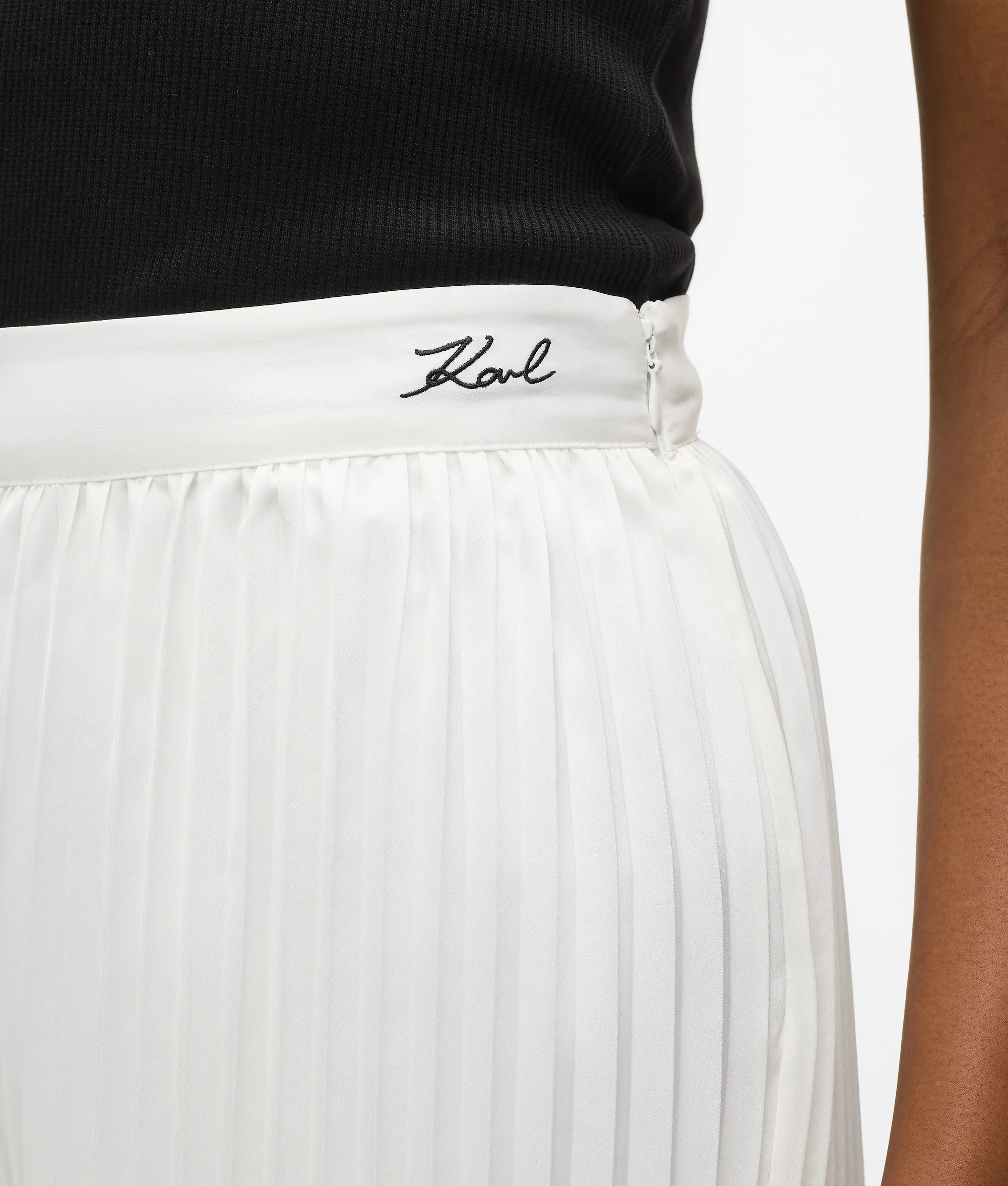 Pantalon à pinces et jambes larges
