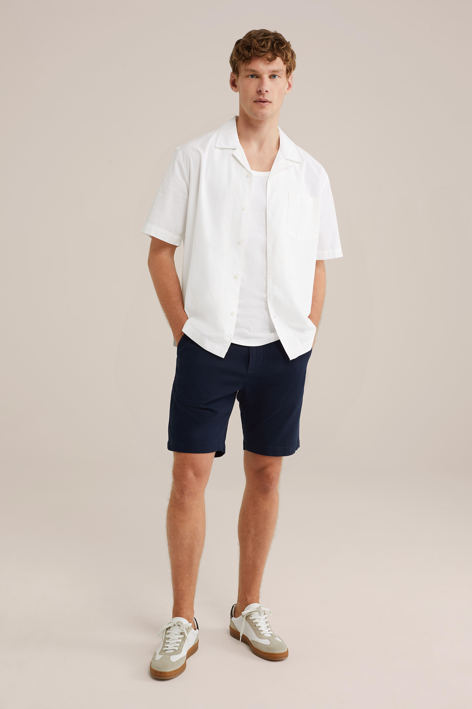 Heren regular fit chinoshort met structuur