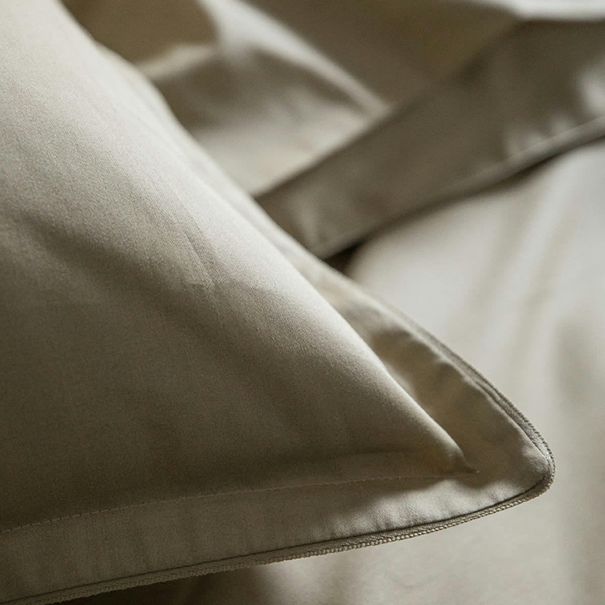 TEOPHILE - Taie d'oreiller en satin de coton désert 65x65