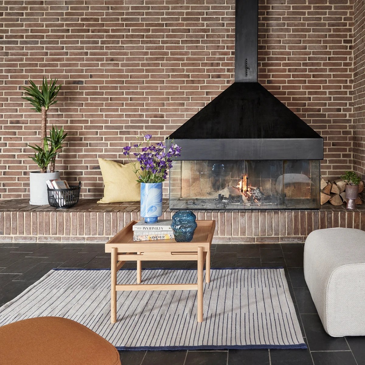 Hübsch Interior - Couchtisch mit Tablettablage, 60 x 63 cm, Eiche