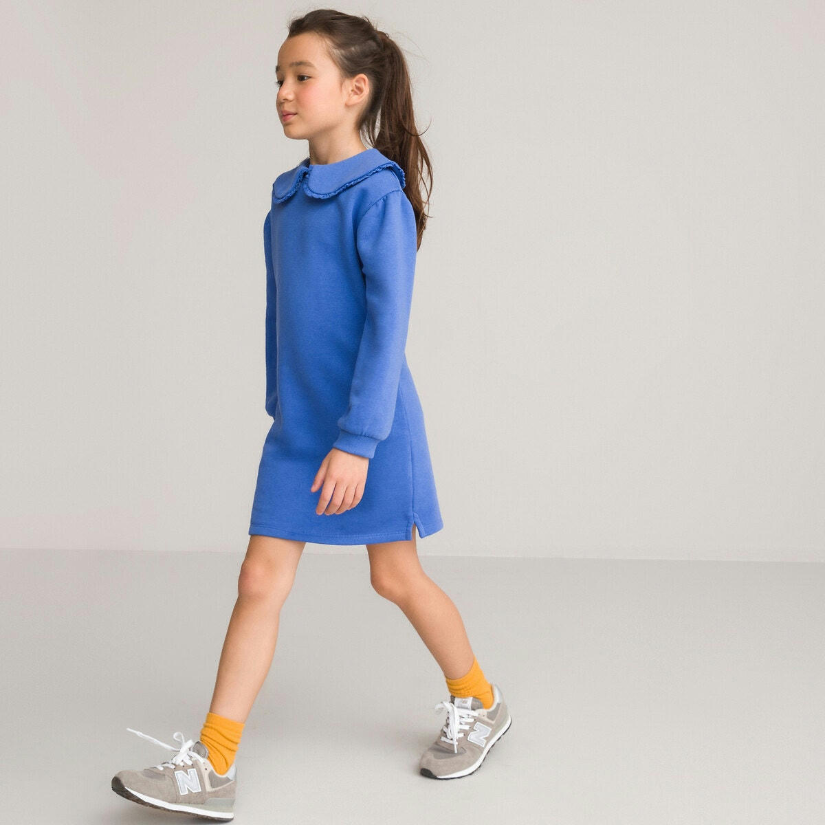 Robe droite, col claudine en molleton