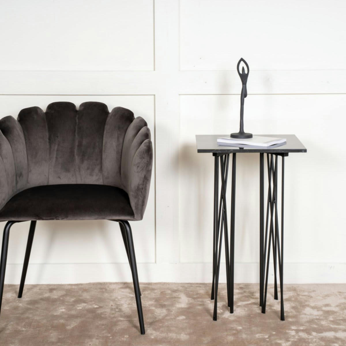 SUSAN - Table d'appoint moderne marbrée en métal noir
