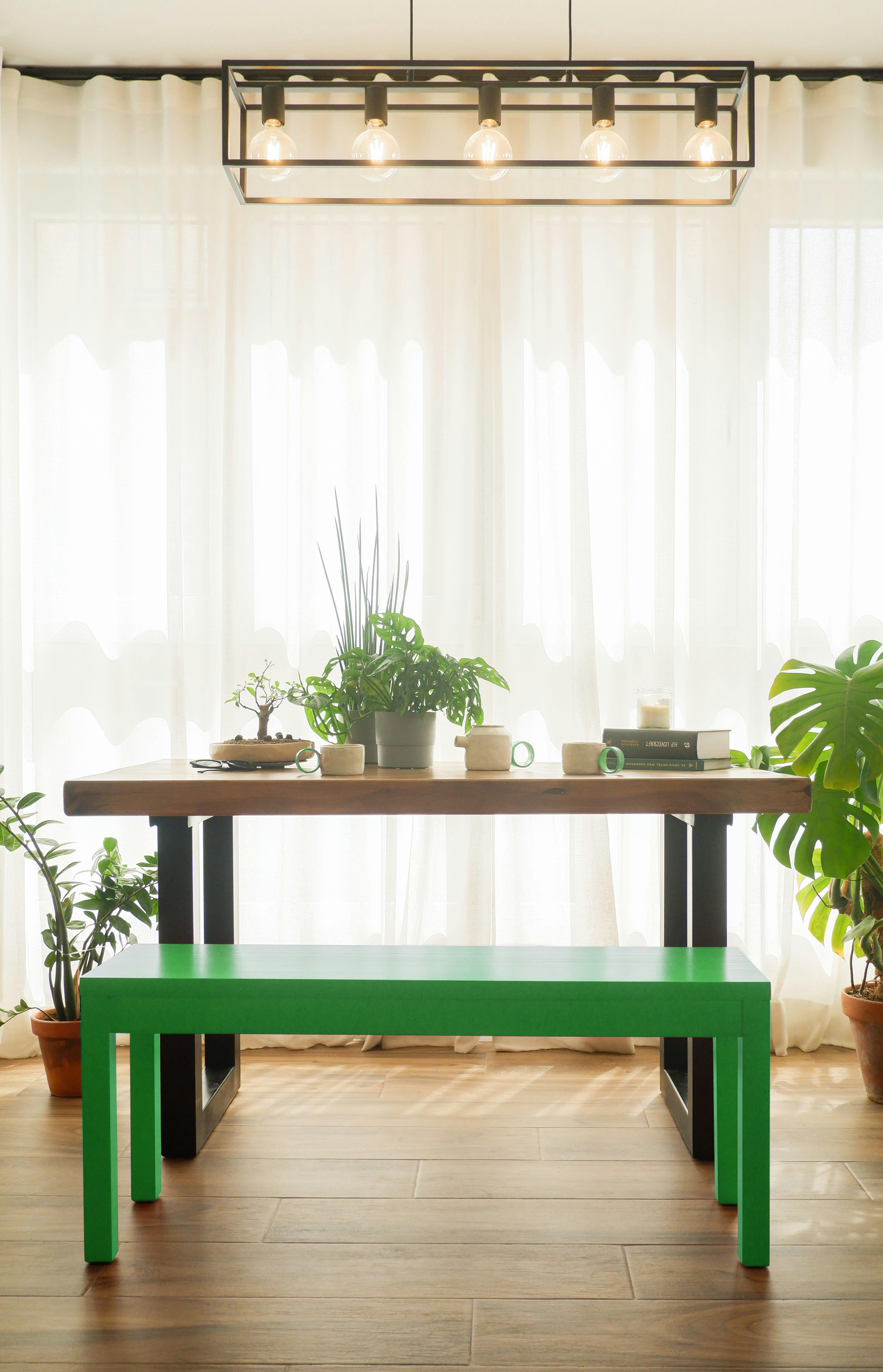 BLOCKIE-JULIETTE - Banc en pin massif laqué vert émeraude.