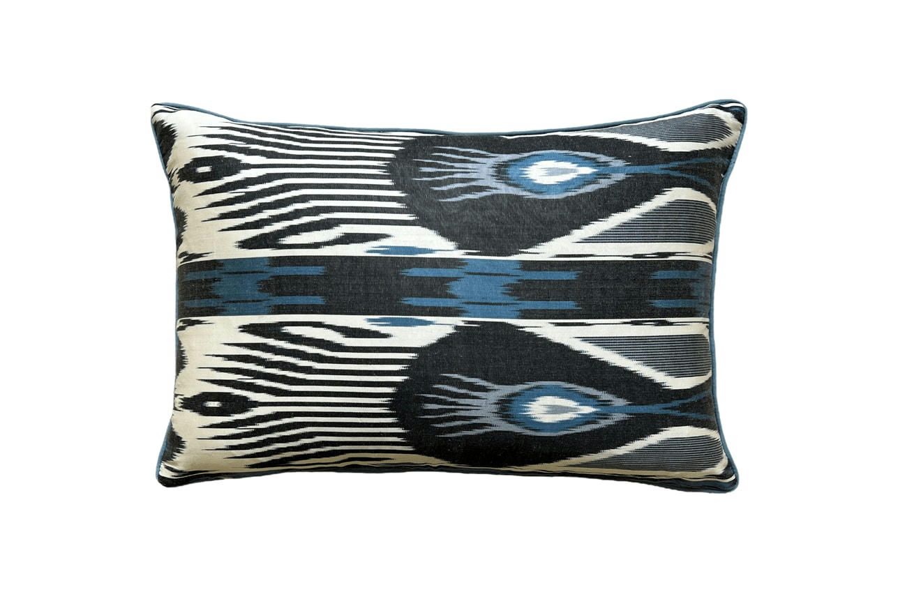 - Housse de coussin double soie ikat brodé  40x60 bleu