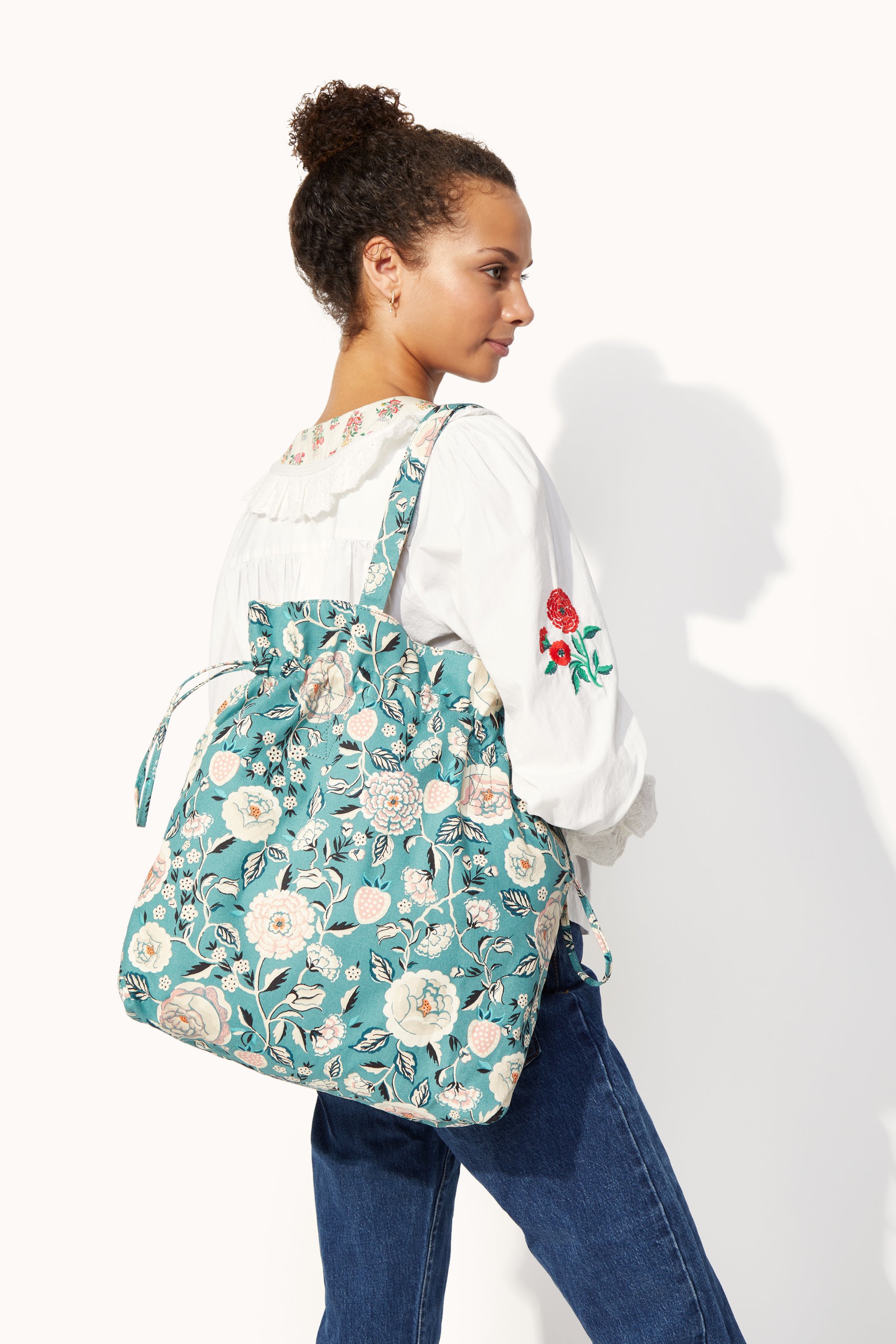 Strawberry Garden Hitch Tote