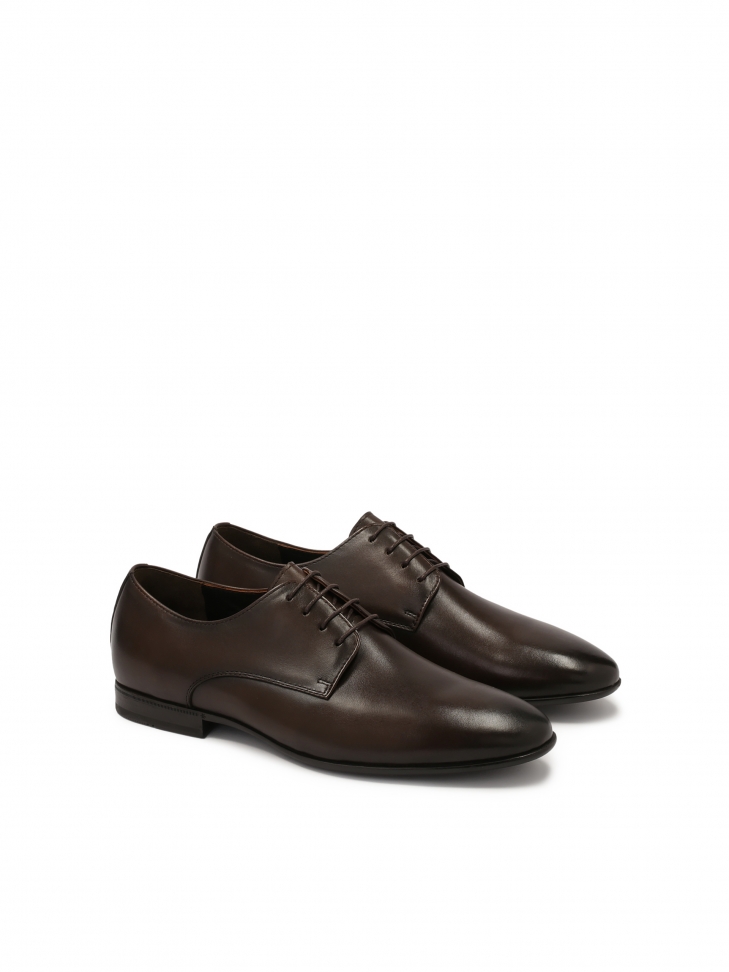 Suit shoes in brown color