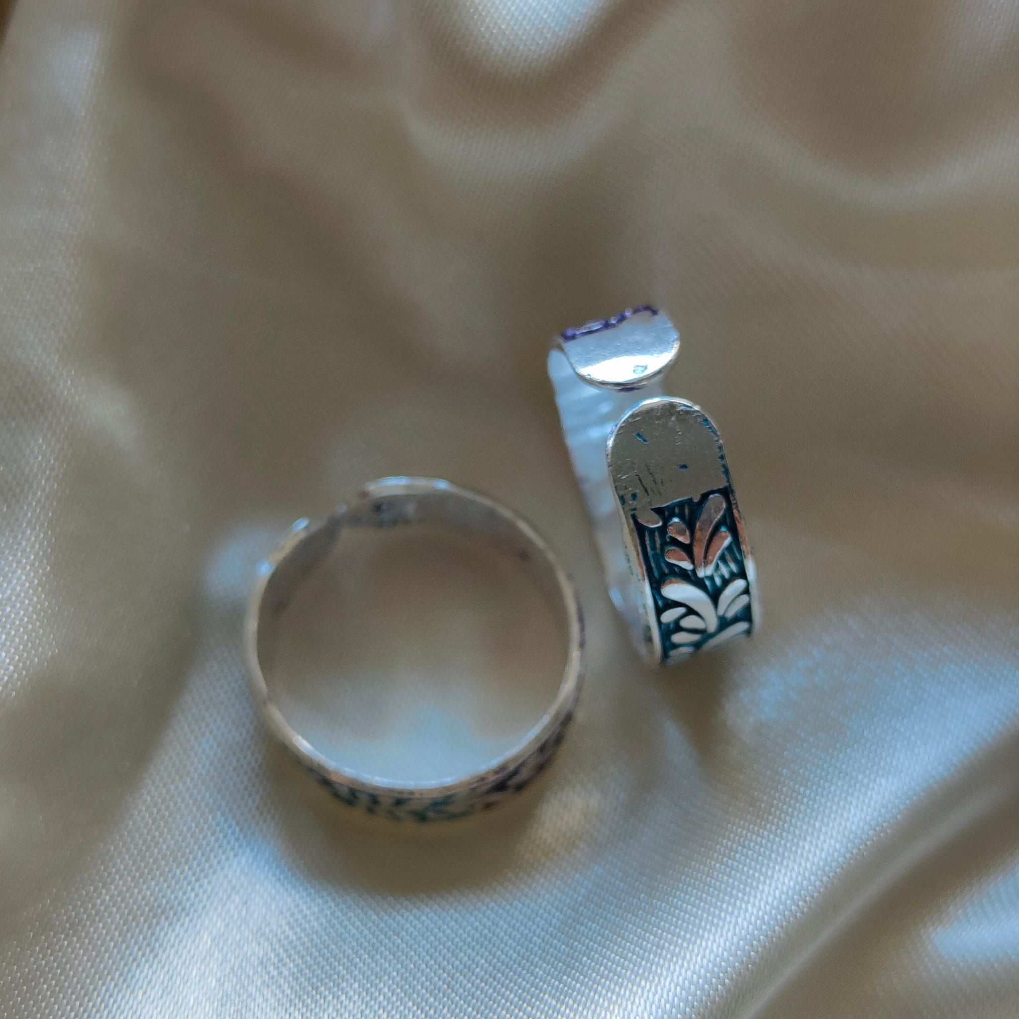The Colourful Aura Silver Blue Purple Leaf Band Boho Midi Band Dainty Adjustable Toe Ring