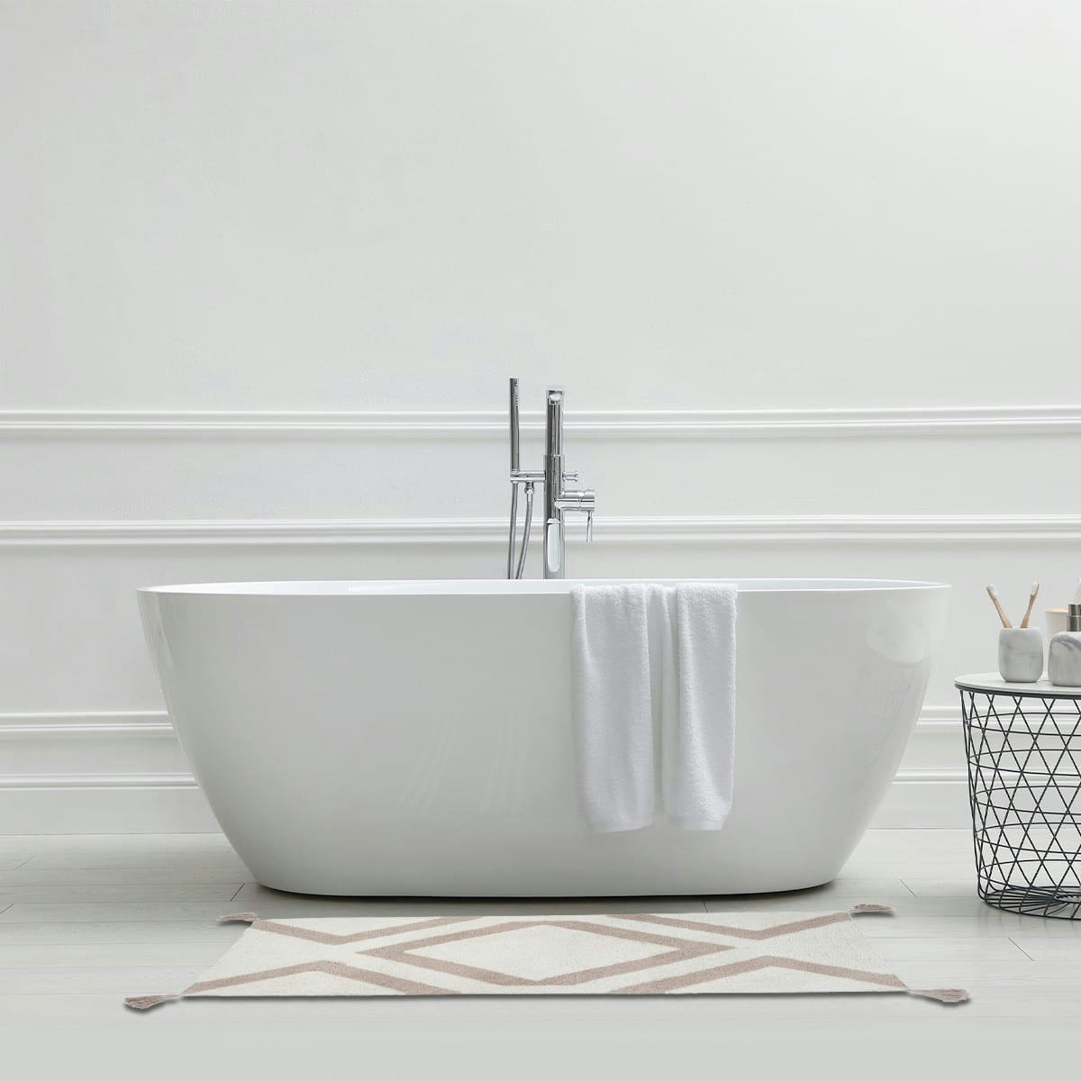 ANTIK - Tapis de bain coton fantaisie écru à pompons 60x120cm