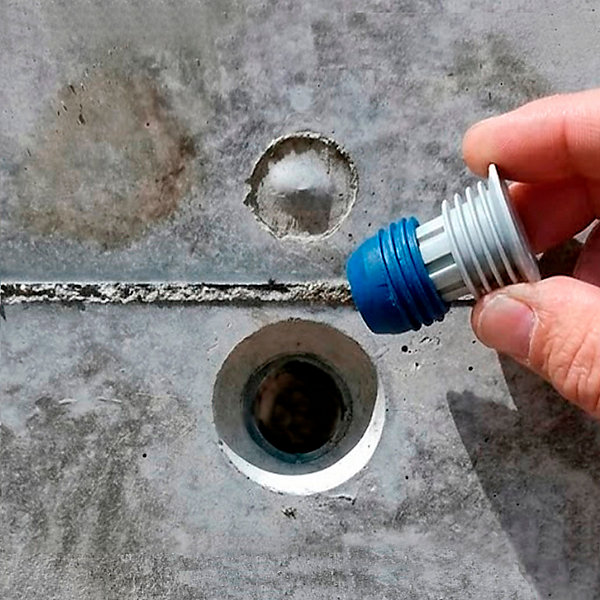 Lot 100 Bouchon d'étanchéité hydro-expansible pour tubes muraux. Se dilate avec eau, obturant trous dans murs après le décoffrage