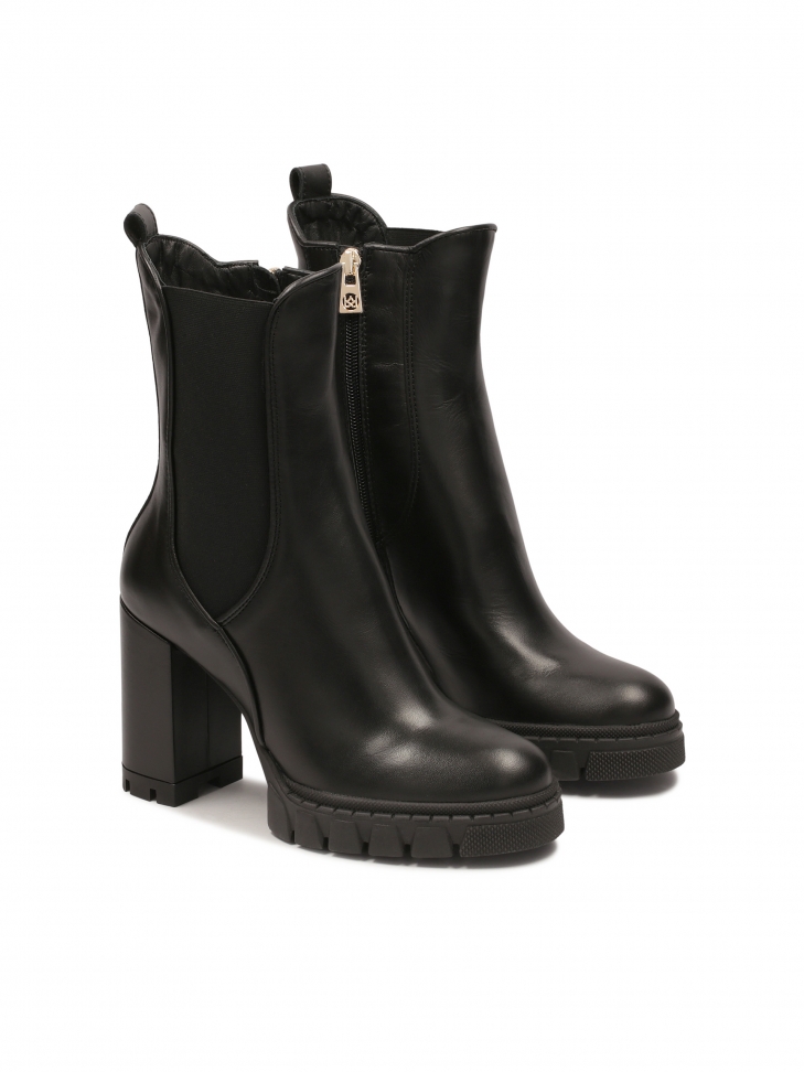 Leather heeled boots with high upper