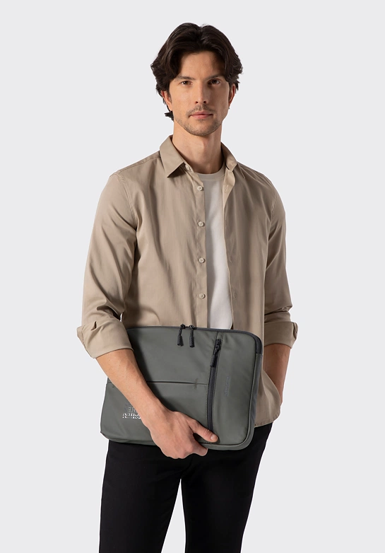 Pokrowiec na laptopa 15,6” khaki