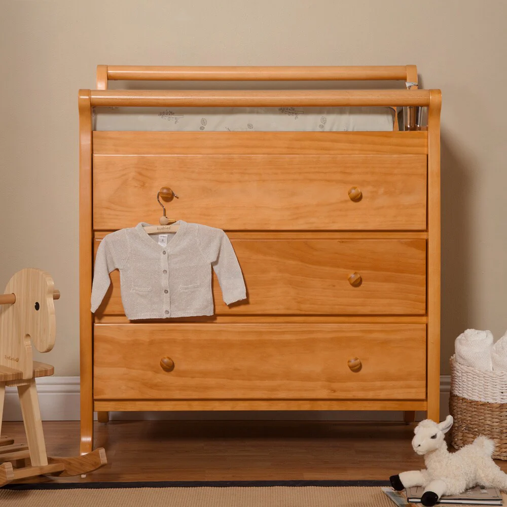 DaVinci Emily 3-drawer Changing Table with Changing Pad