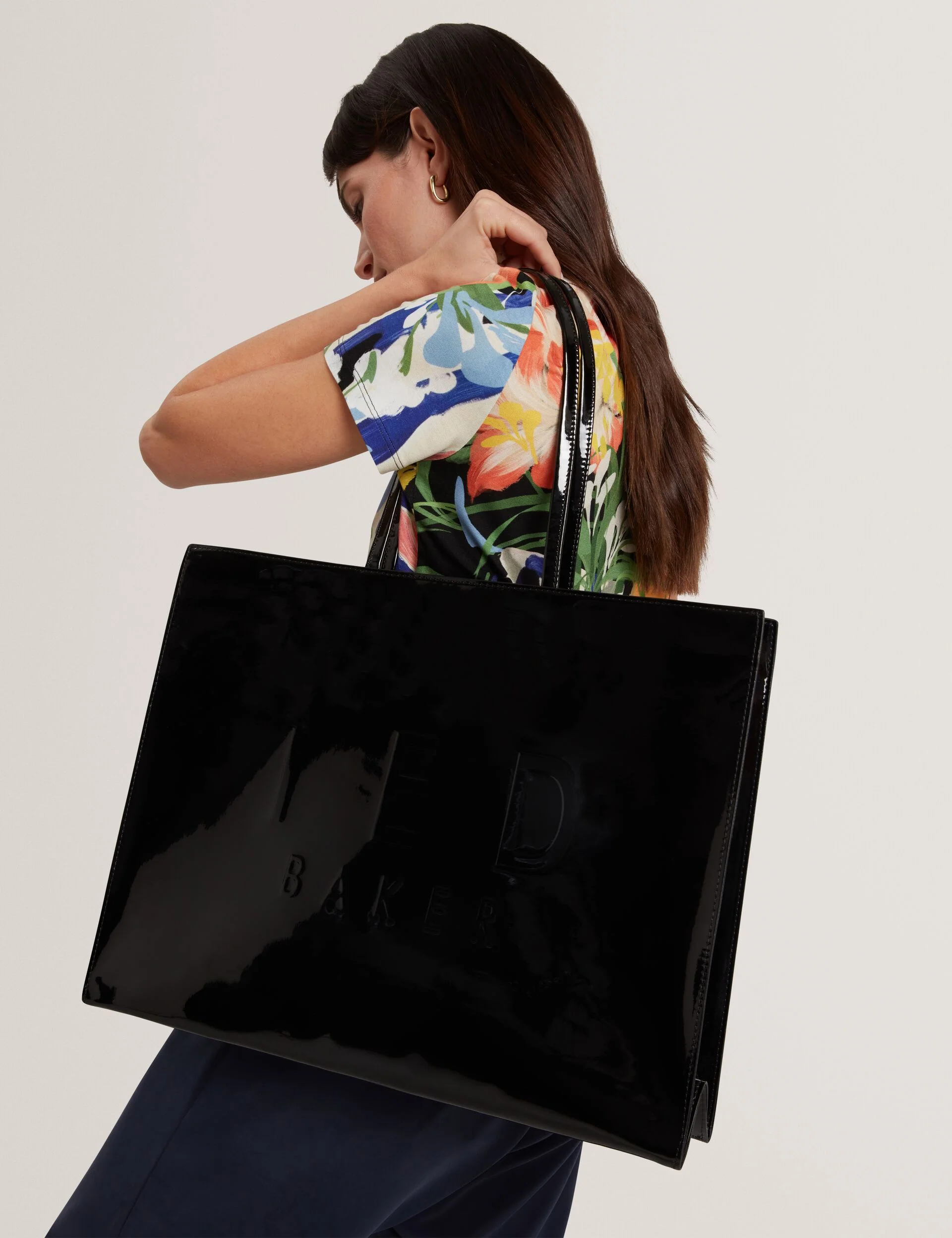 ICONNA | BLACK