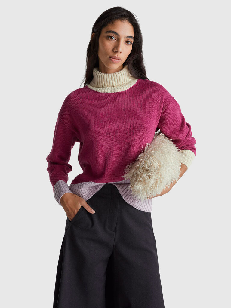 Color block turtleneck