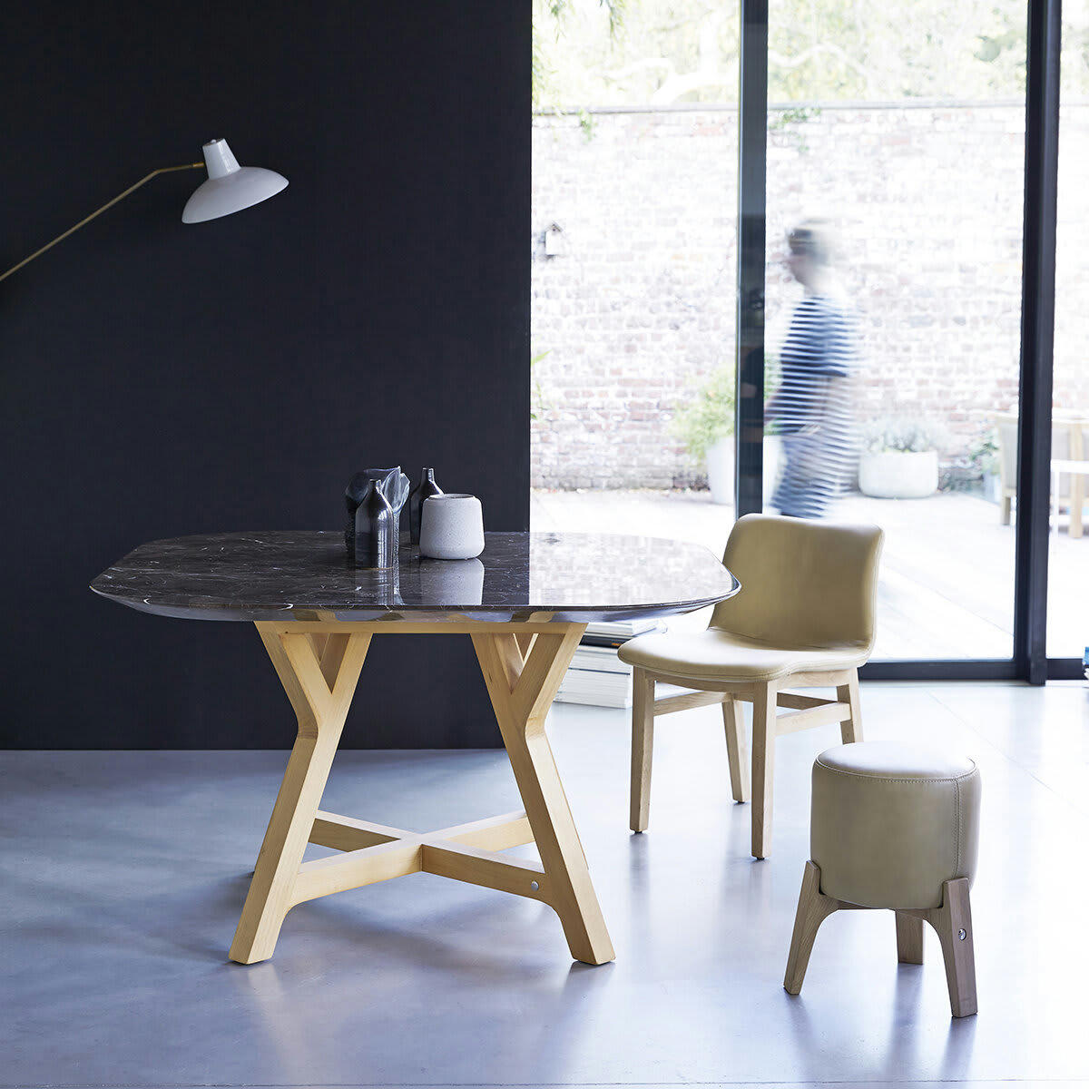 STONELEAF - Table en chêne massif et marbre 2/4 pers.