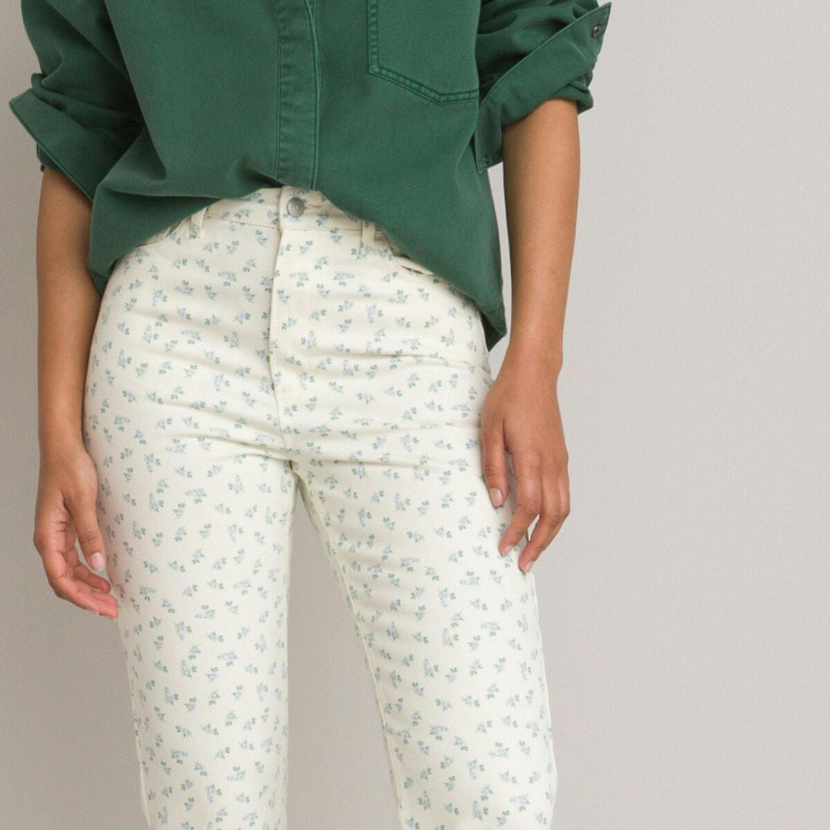 Jean droit imprimé fleurs, taille haute