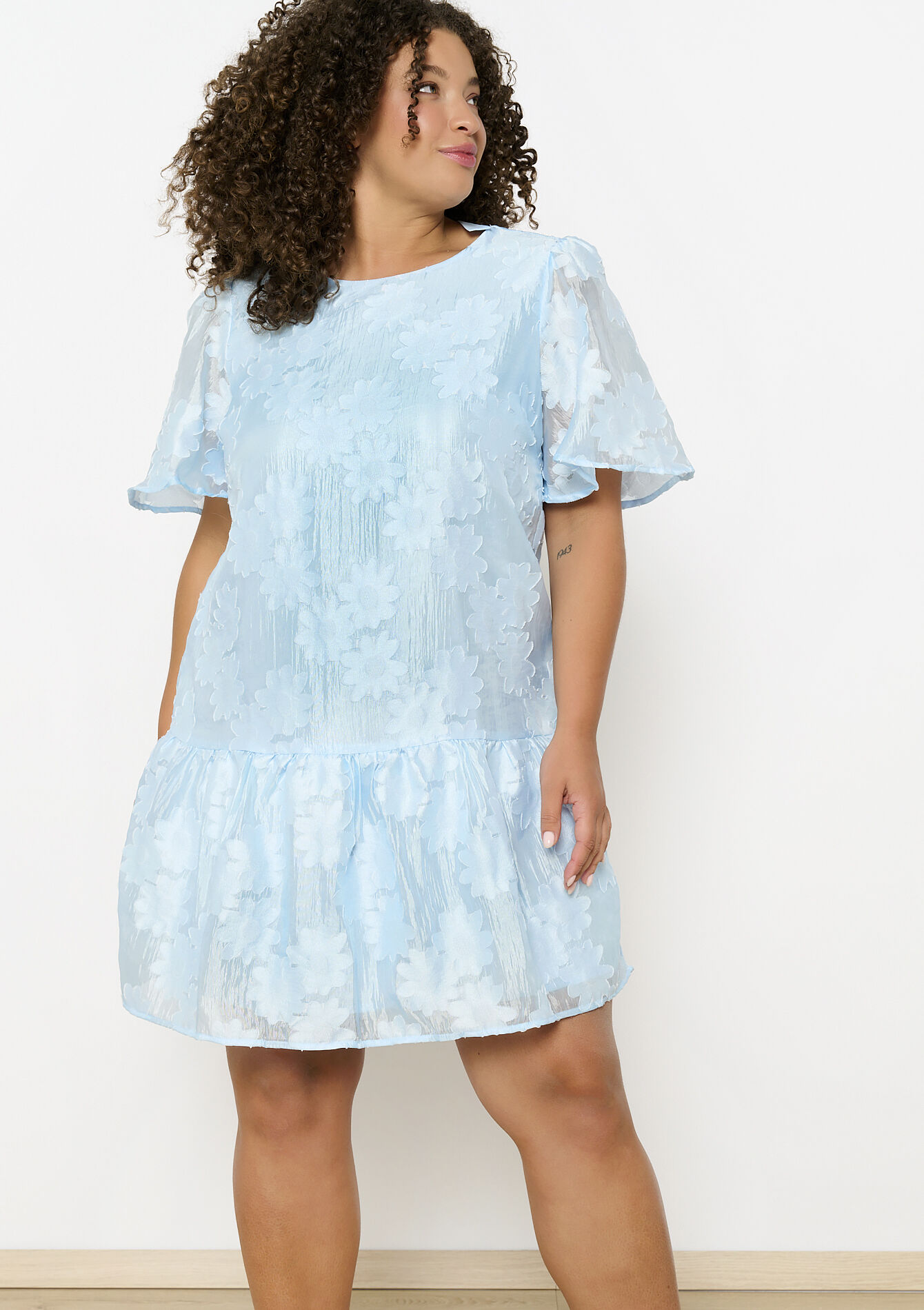 Zwierige jurk met strikdetail