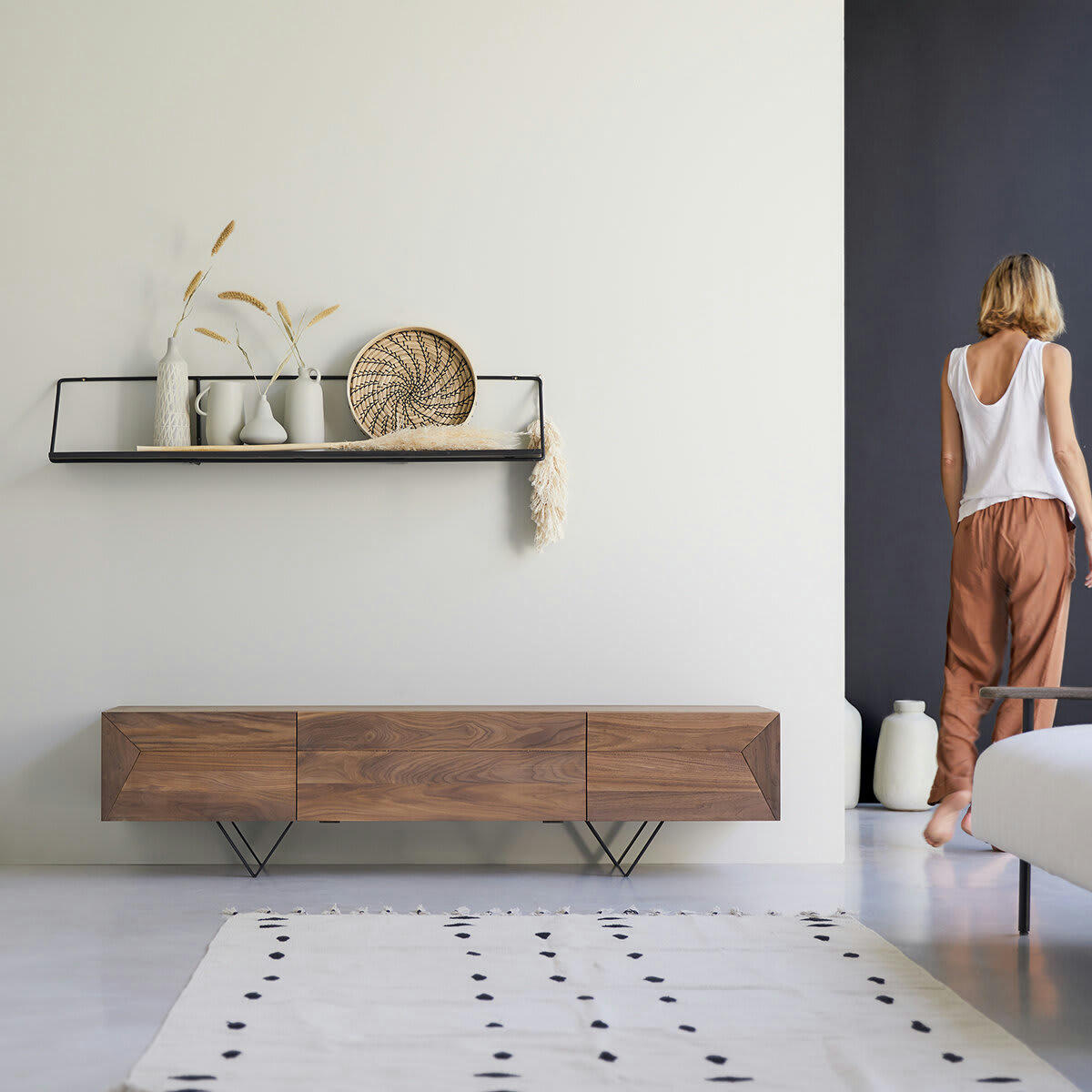 METRIC - Meuble TV en noyer massif 175 cm