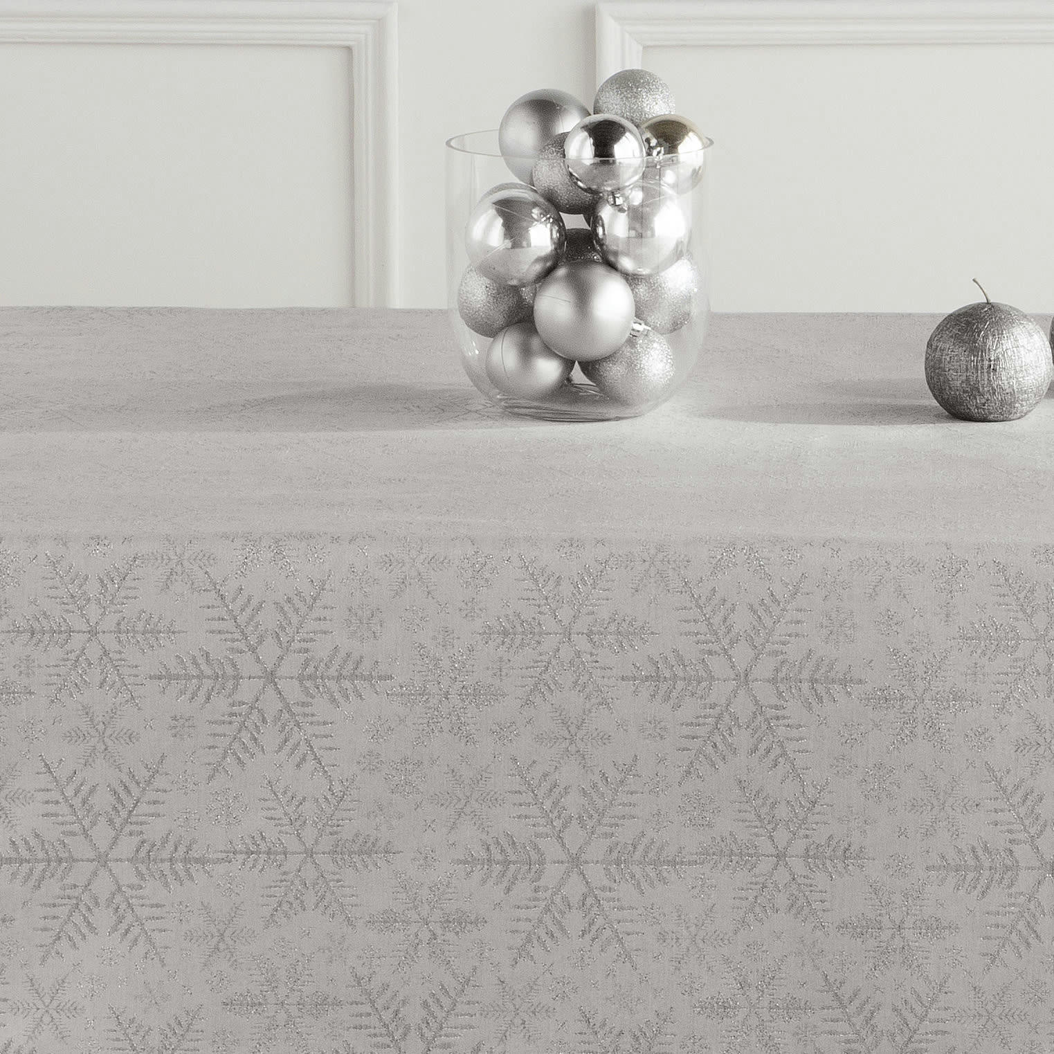COLLECTION DE NOËL JACQUARD - Nappe tissé jacquard antitâche dessin de noél argent 150x150 cm