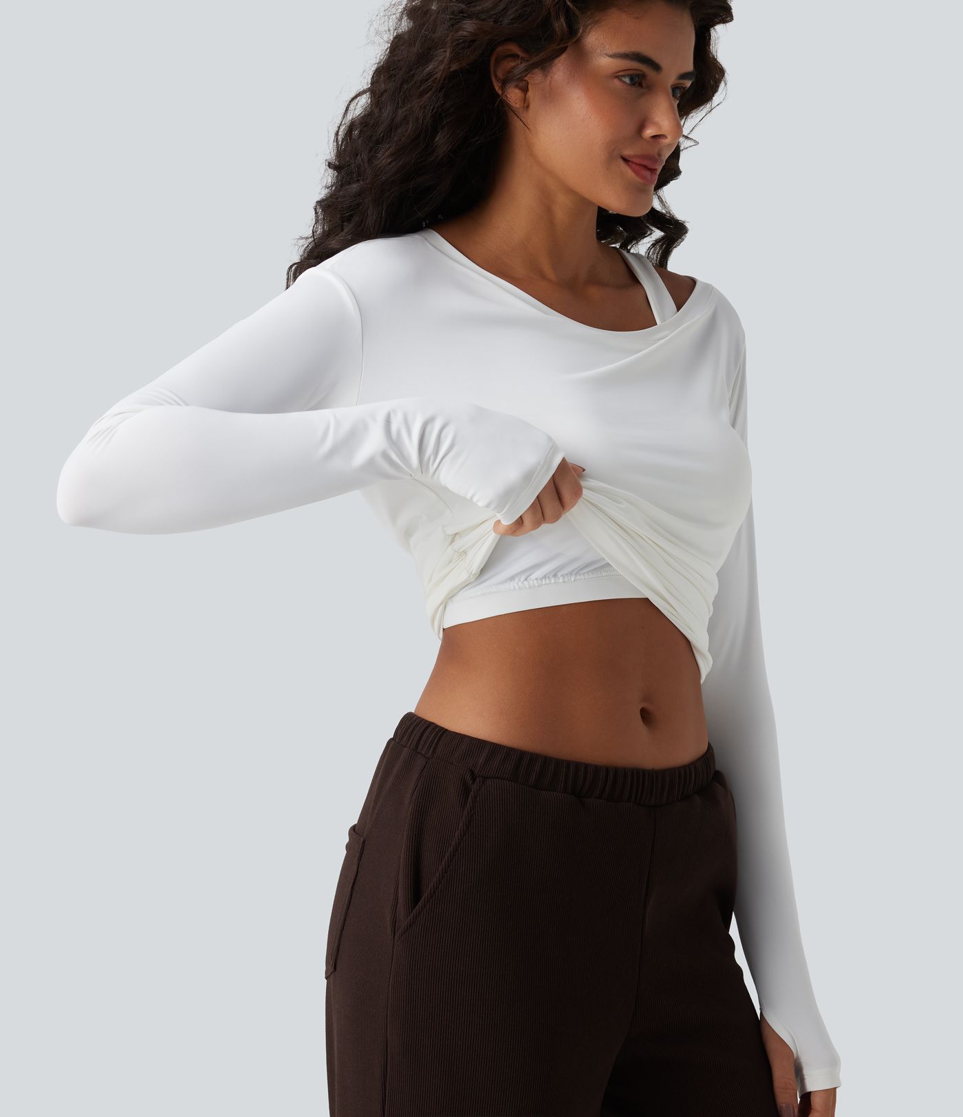 Haut d'entraînement une épaule manches longues avec brassière intégrée, passe-pouces, fronces et effet frais InstantCool, protection solaire UPF50