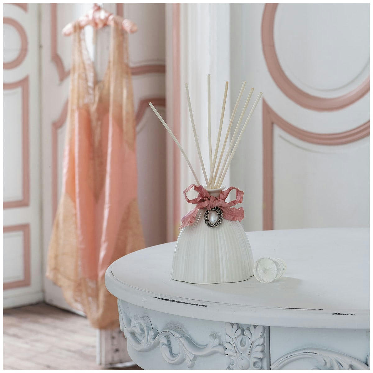 - Guéridon Rosalie blanc