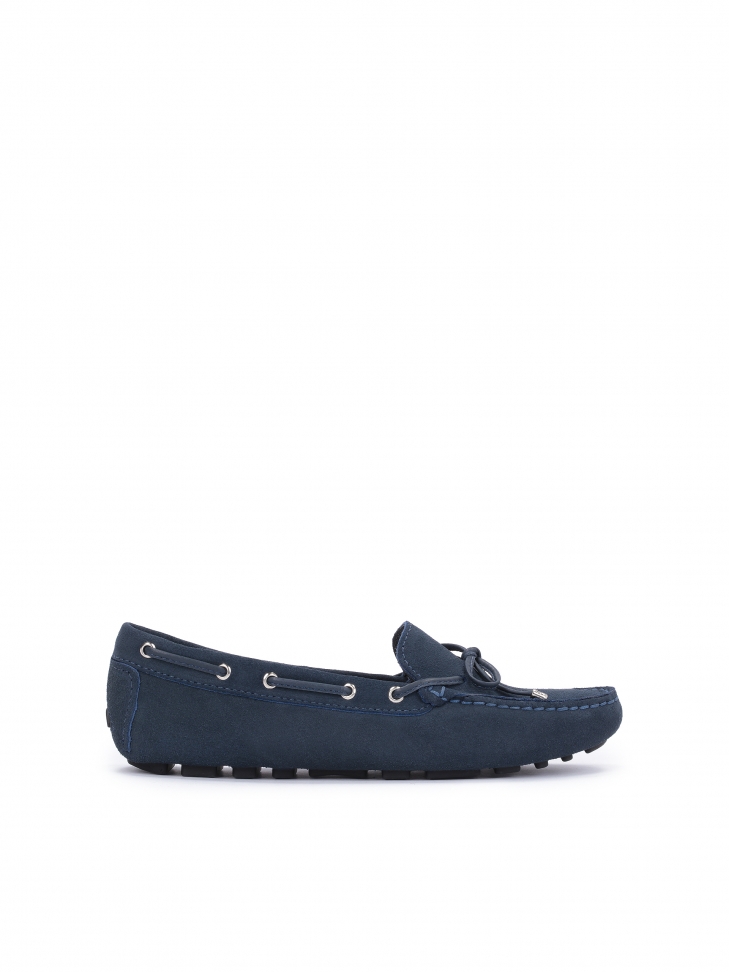 Ladies’ navy blue moccasins with an elastic sole turned out on the heel
