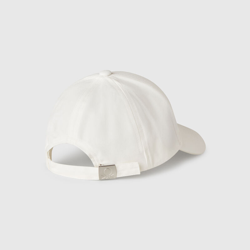 Cotton cap with logo