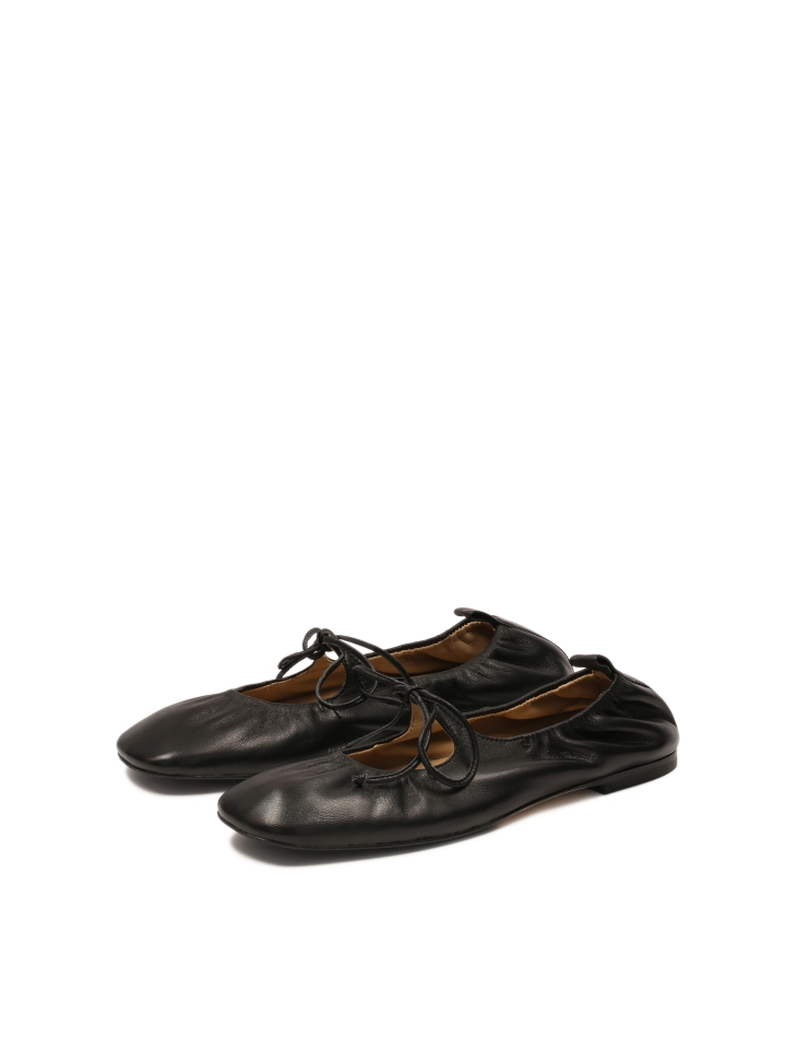 Leather ballerinas with ties