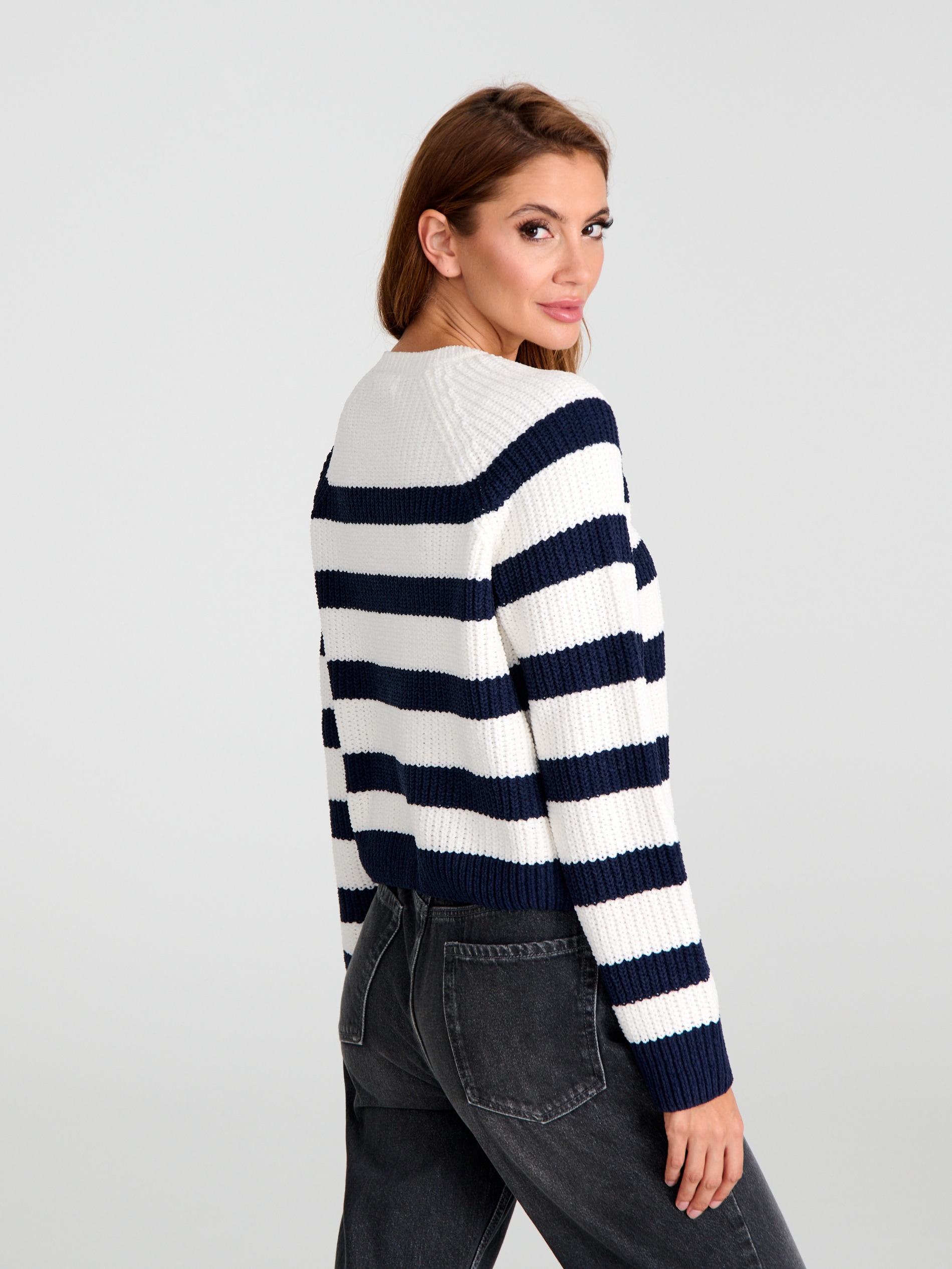 Sweter w paski