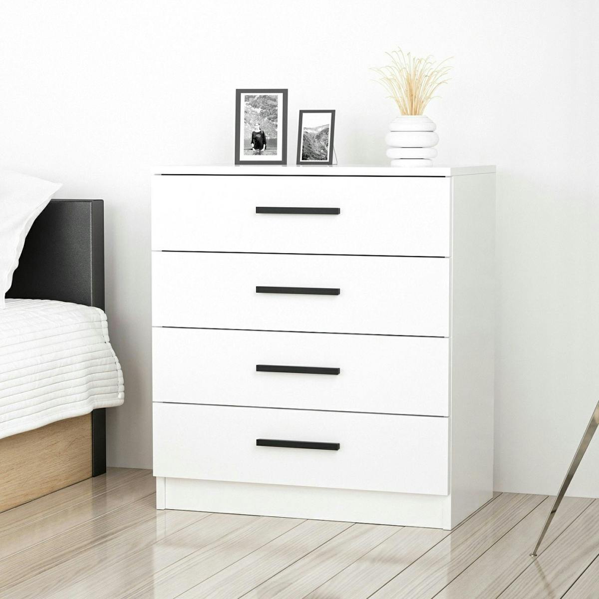 Commode blanche moderne 4 tiroirs, poignées noires MARFA