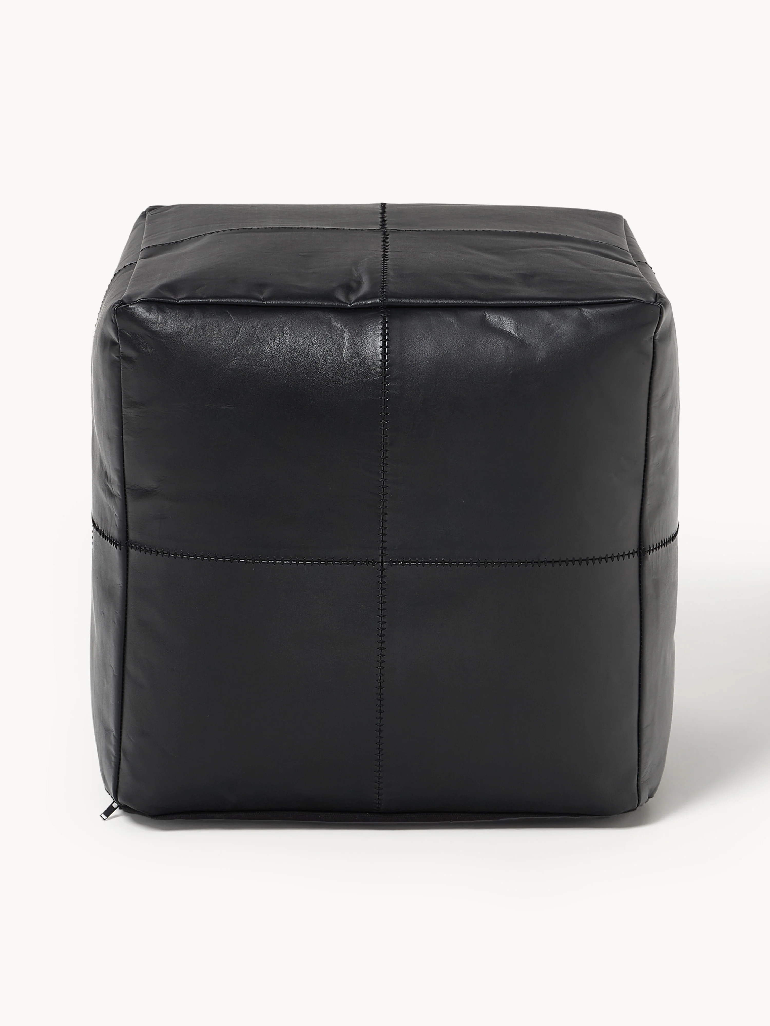 Handgefertigter Pouf Raven aus Leder