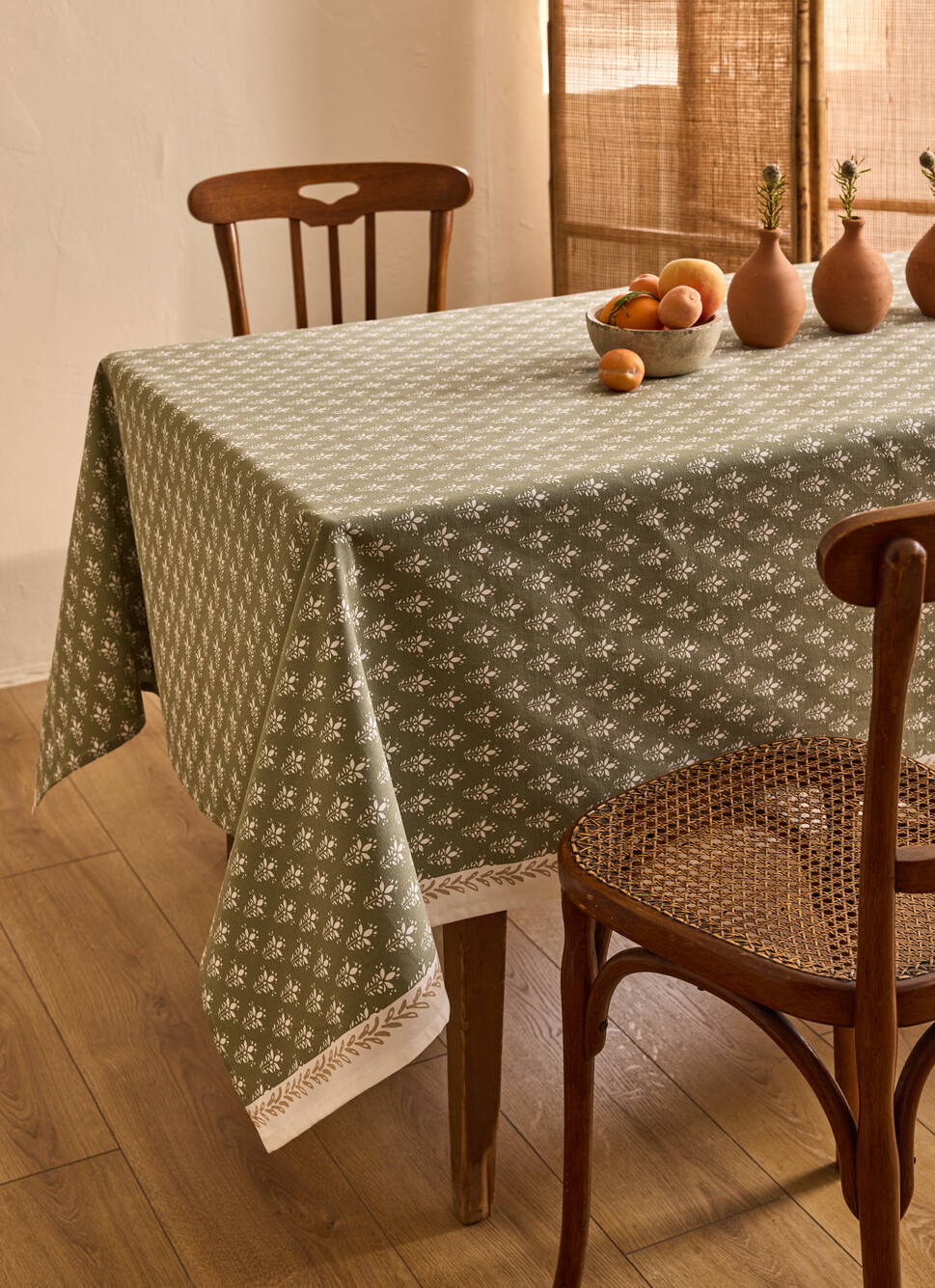 NAPPE IMPRIMÉE AVEC ENCADREMENT à MOTIF vert
