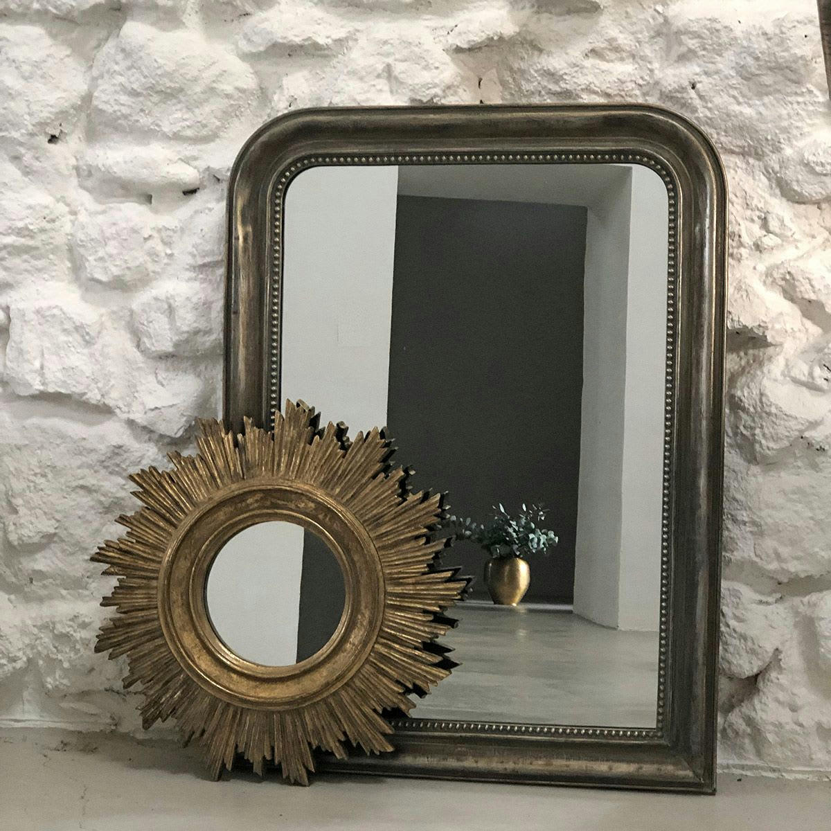 MANDERLEY - Miroir trumeau en polyrésine vert de gris argenté 58,5 x 78 cm