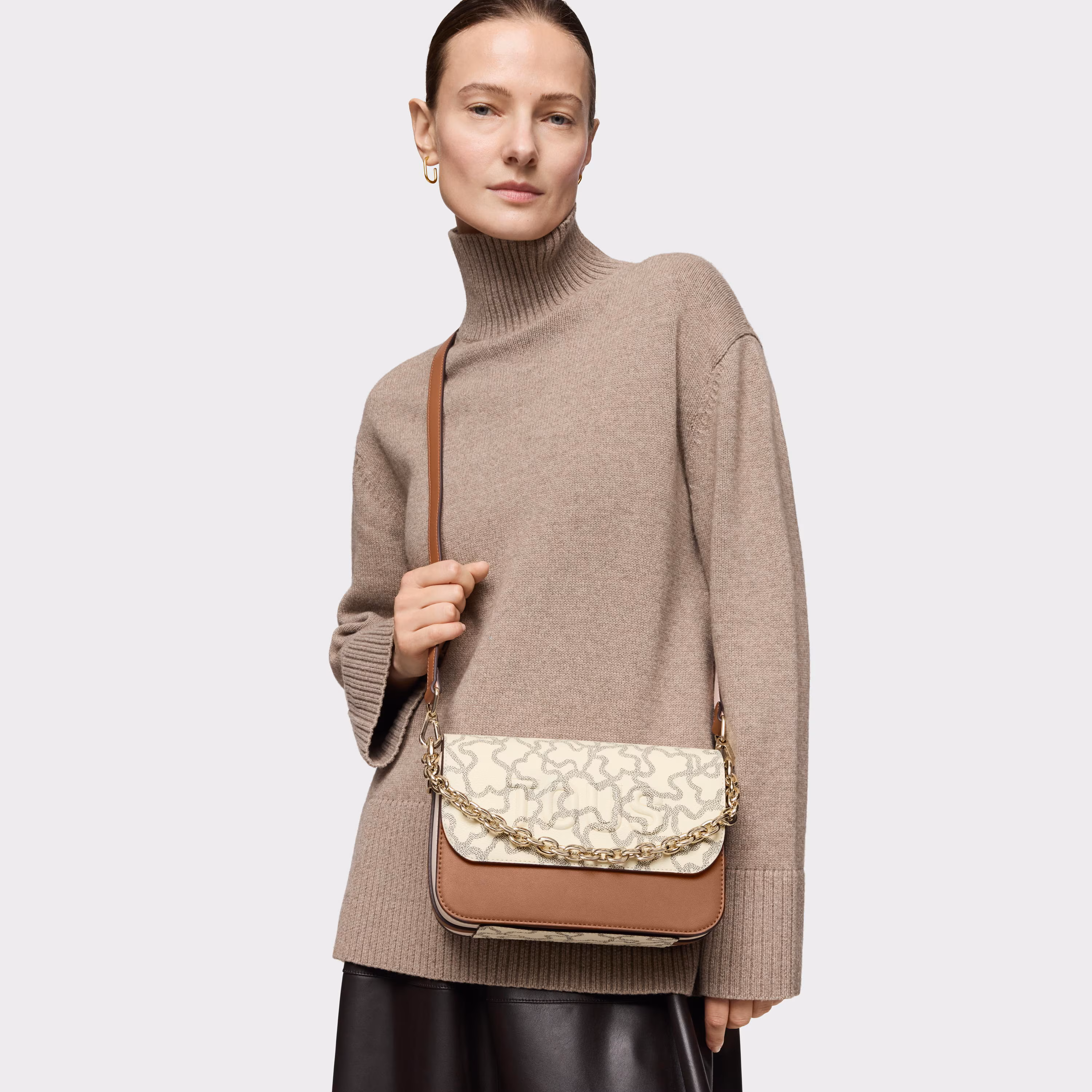 Bandolera mediana Chain camel y beige Kaos Icon