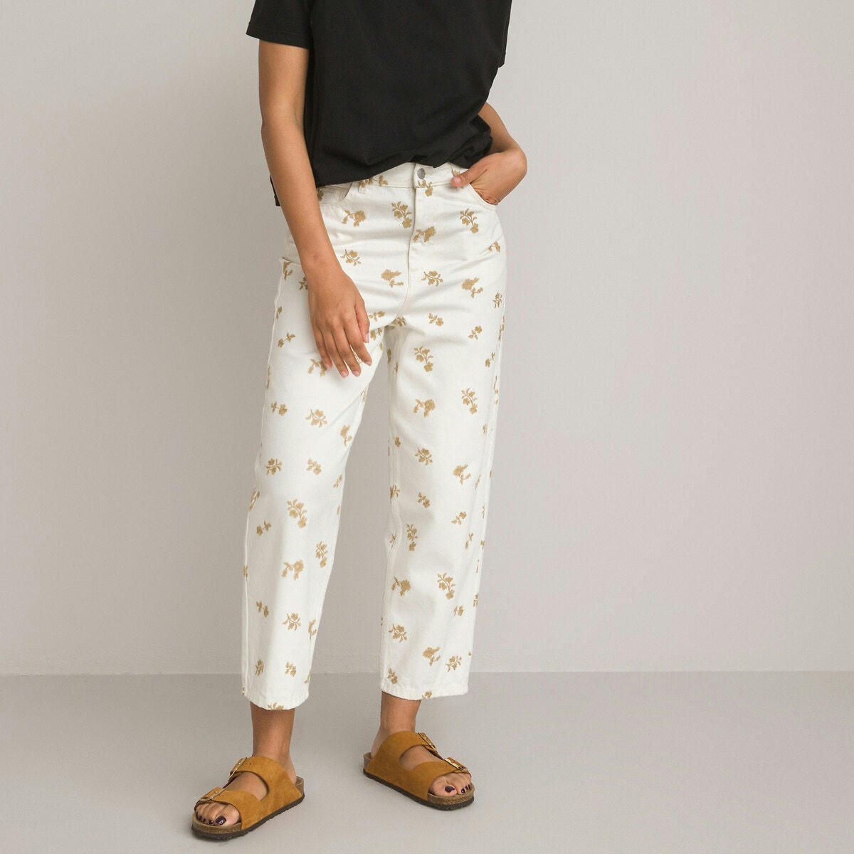 Pantalon mom, broderies fleurs