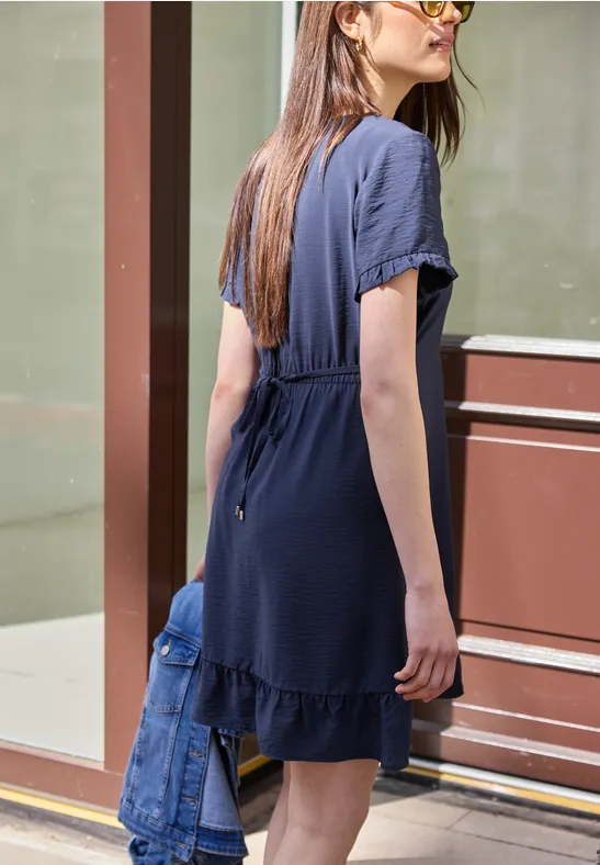 Knielanges Kleid mit Volant-Detail