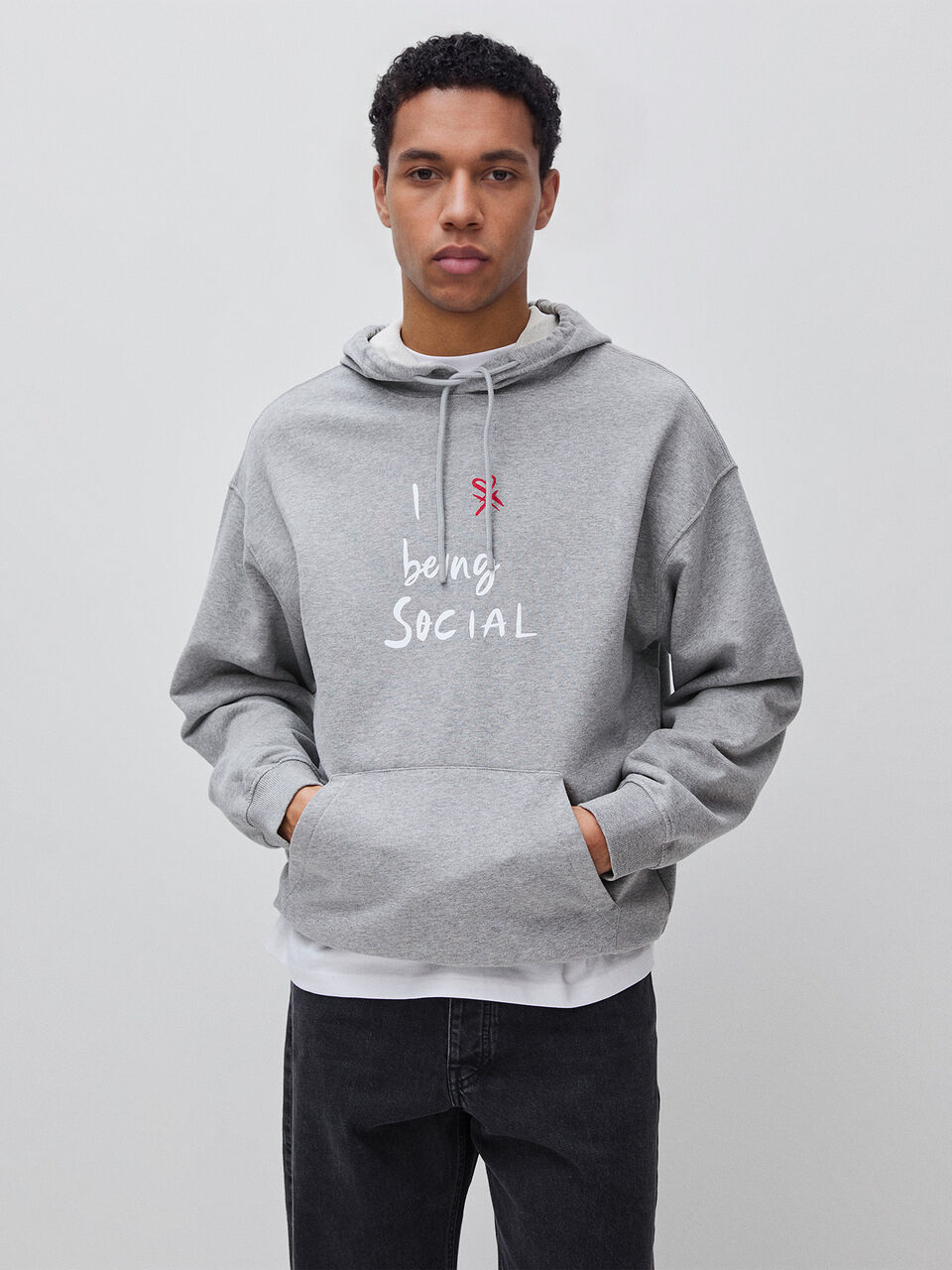 Sweatshirt with hood and slogan print