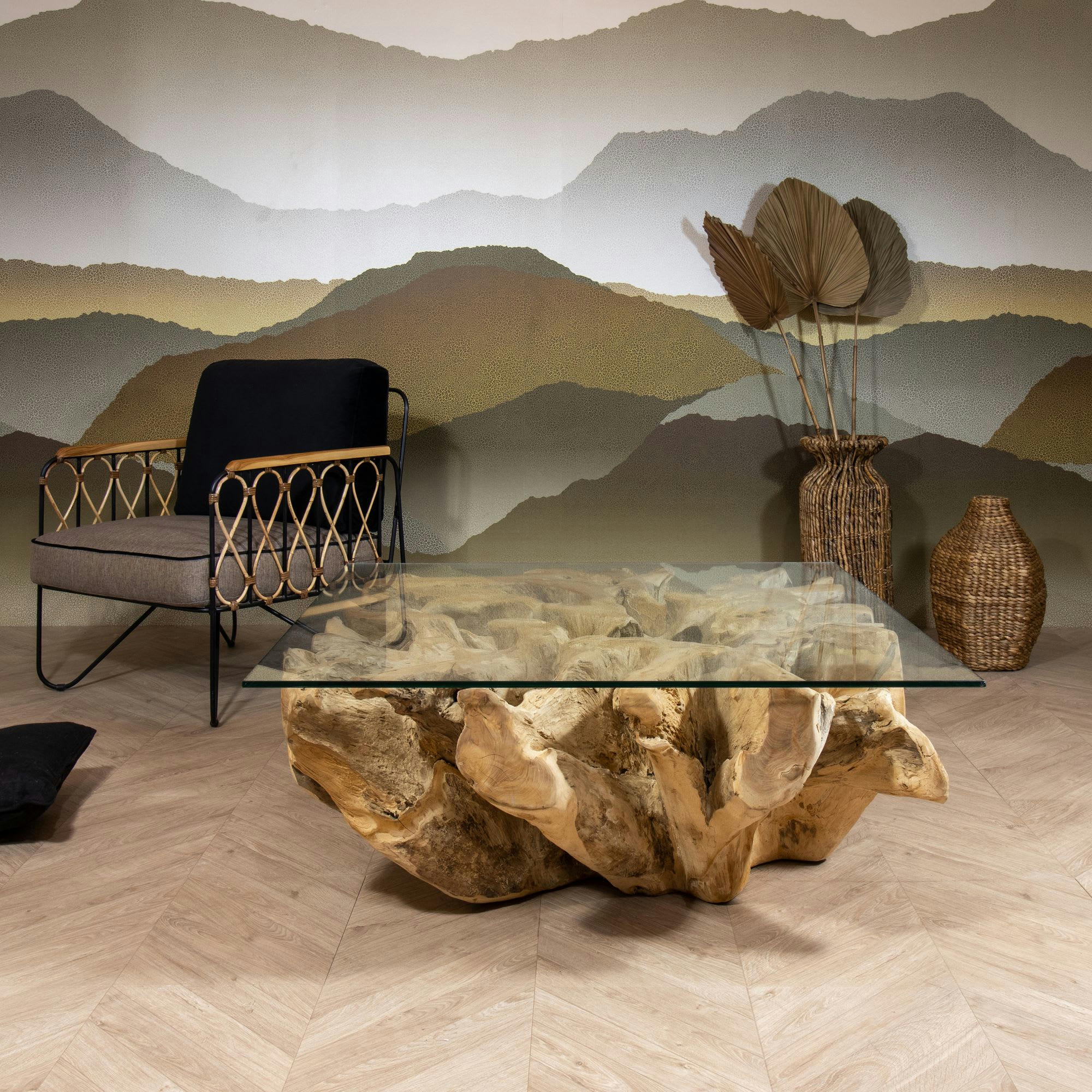 - Table basse en teck avec plateau en verre